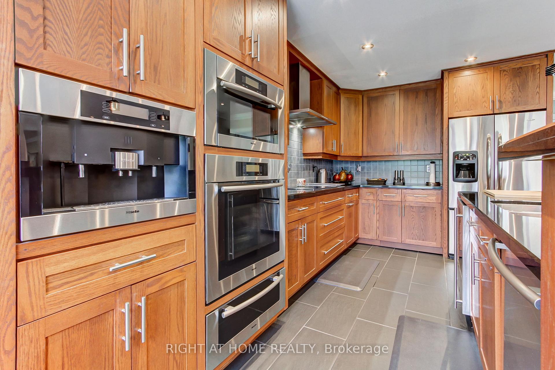 Photo 11 of 2706 Shering Crescent, Innisfil, Stroud — HOMEH