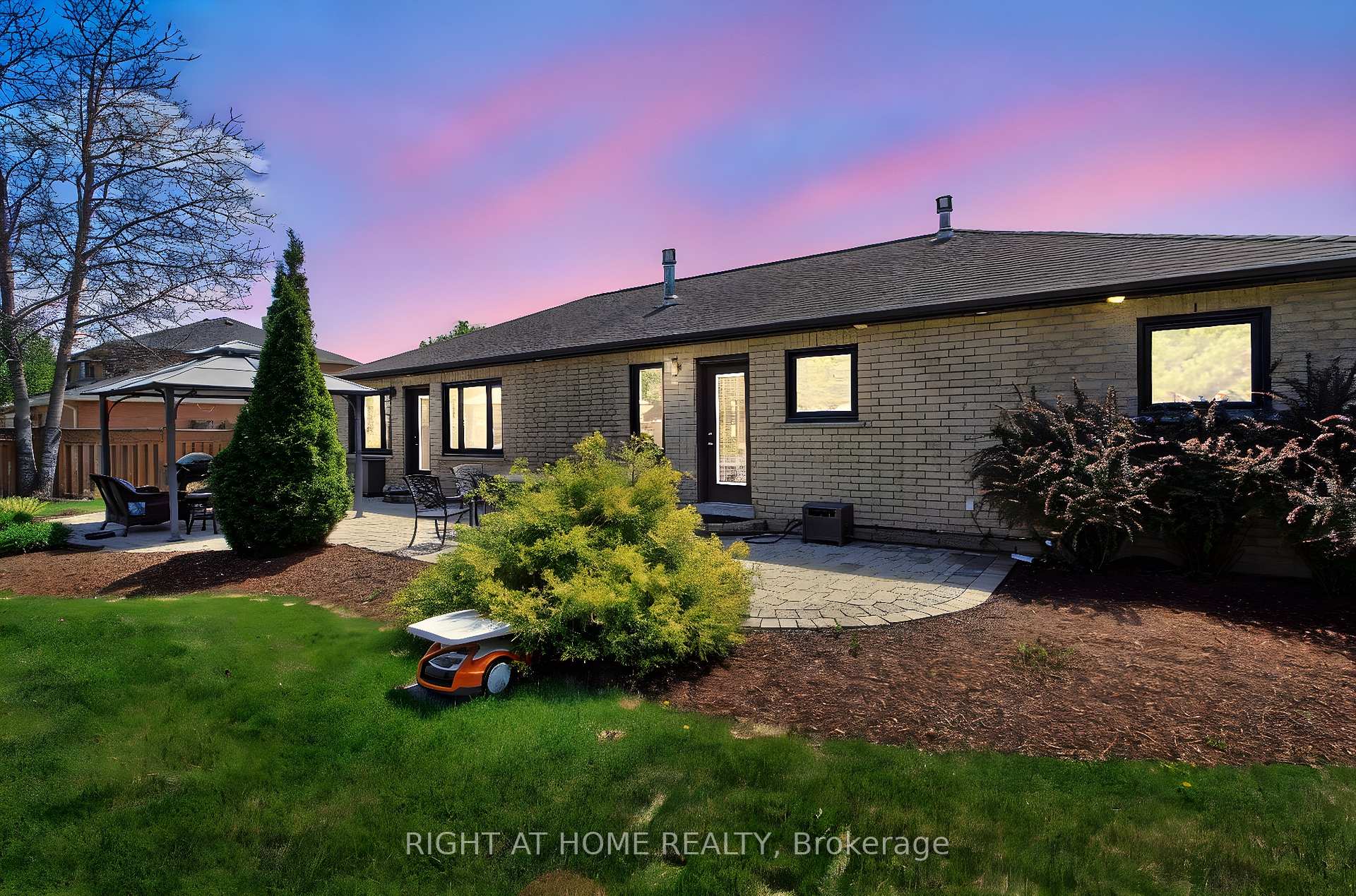 Photo 28 of 2706 Shering Crescent, Innisfil, Stroud — HOMEH