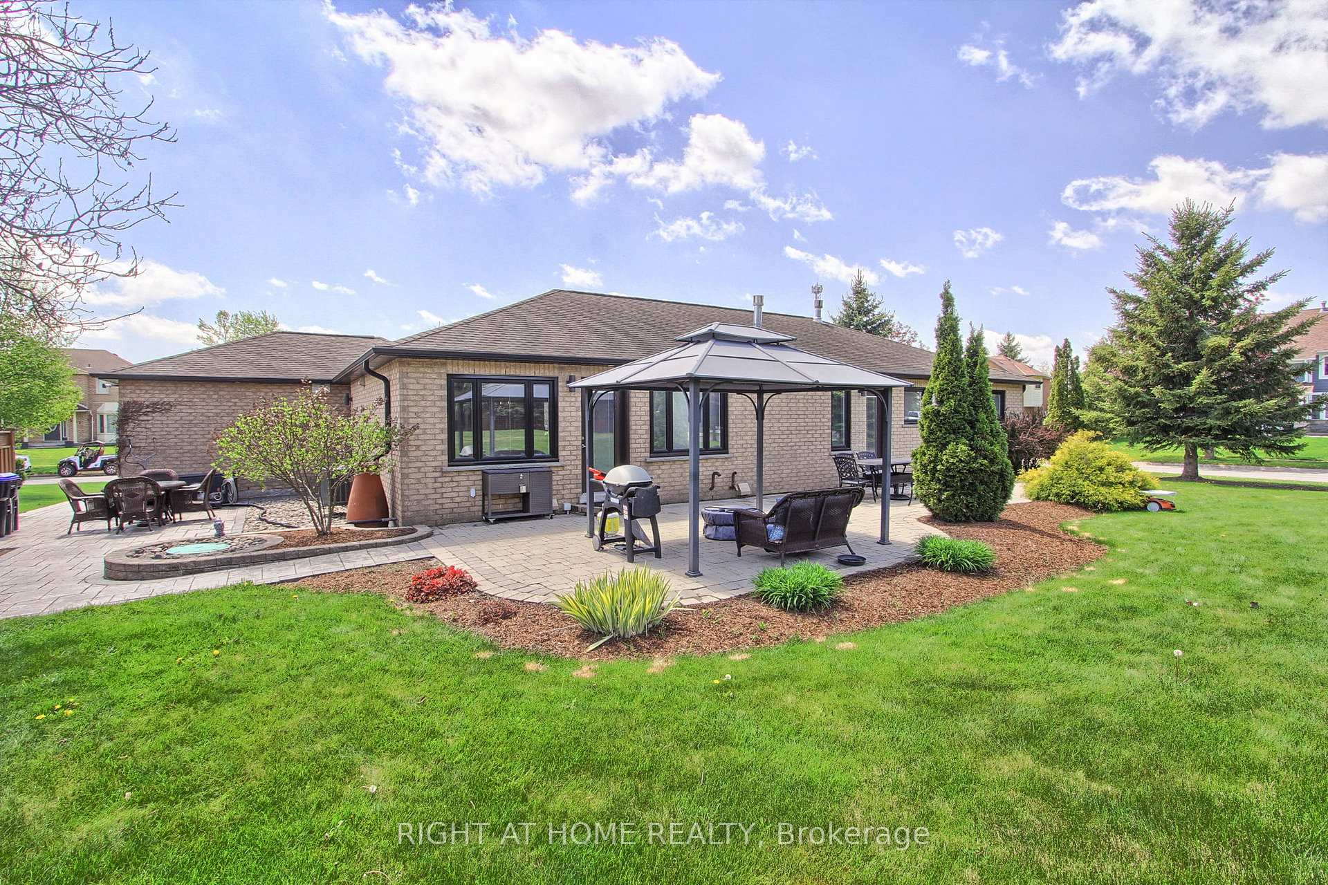Photo 29 of 2706 Shering Crescent, Innisfil, Stroud — HOMEH