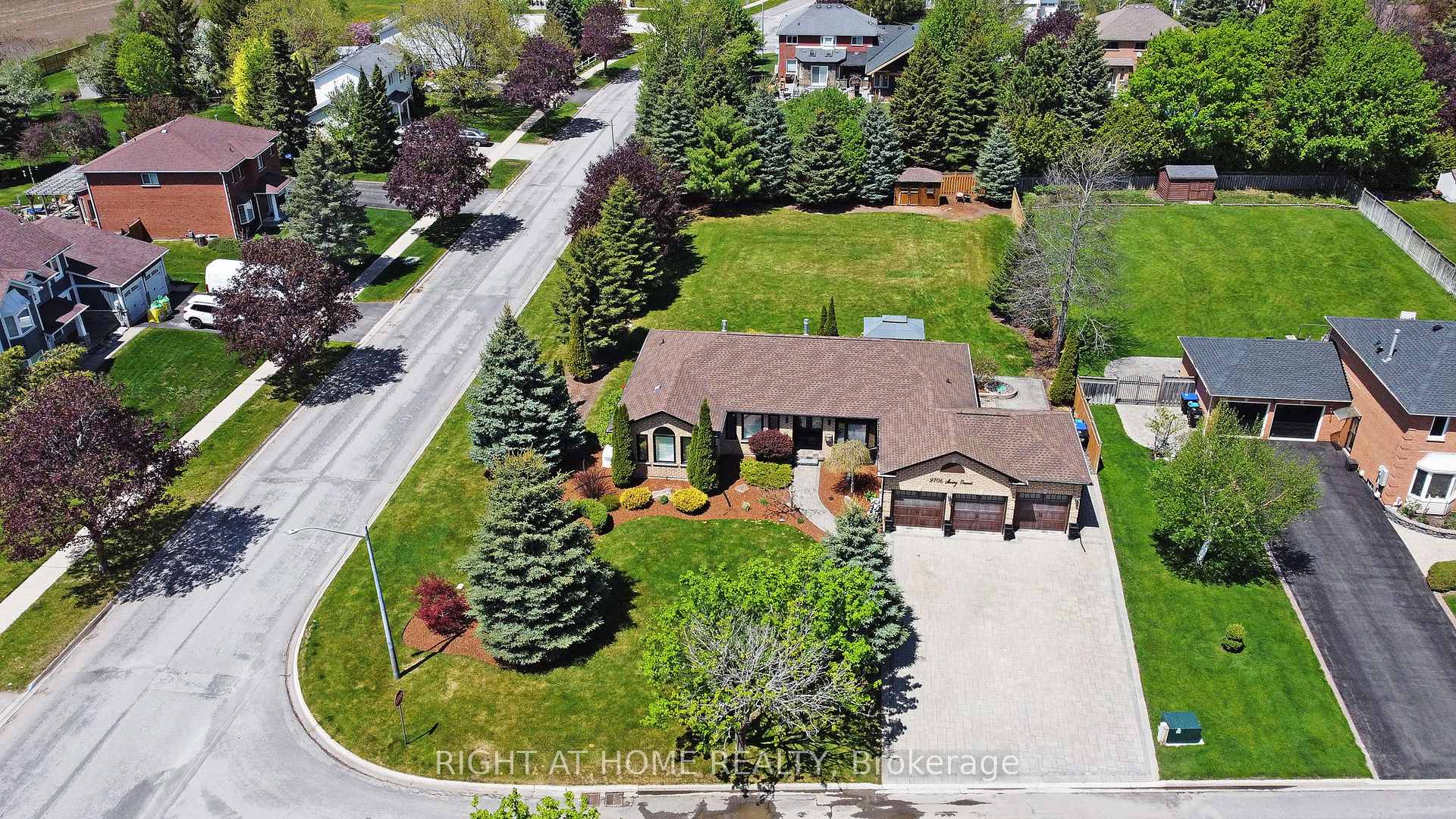 Photo 33 of 2706 Shering Crescent, Innisfil, Stroud — HOMEH