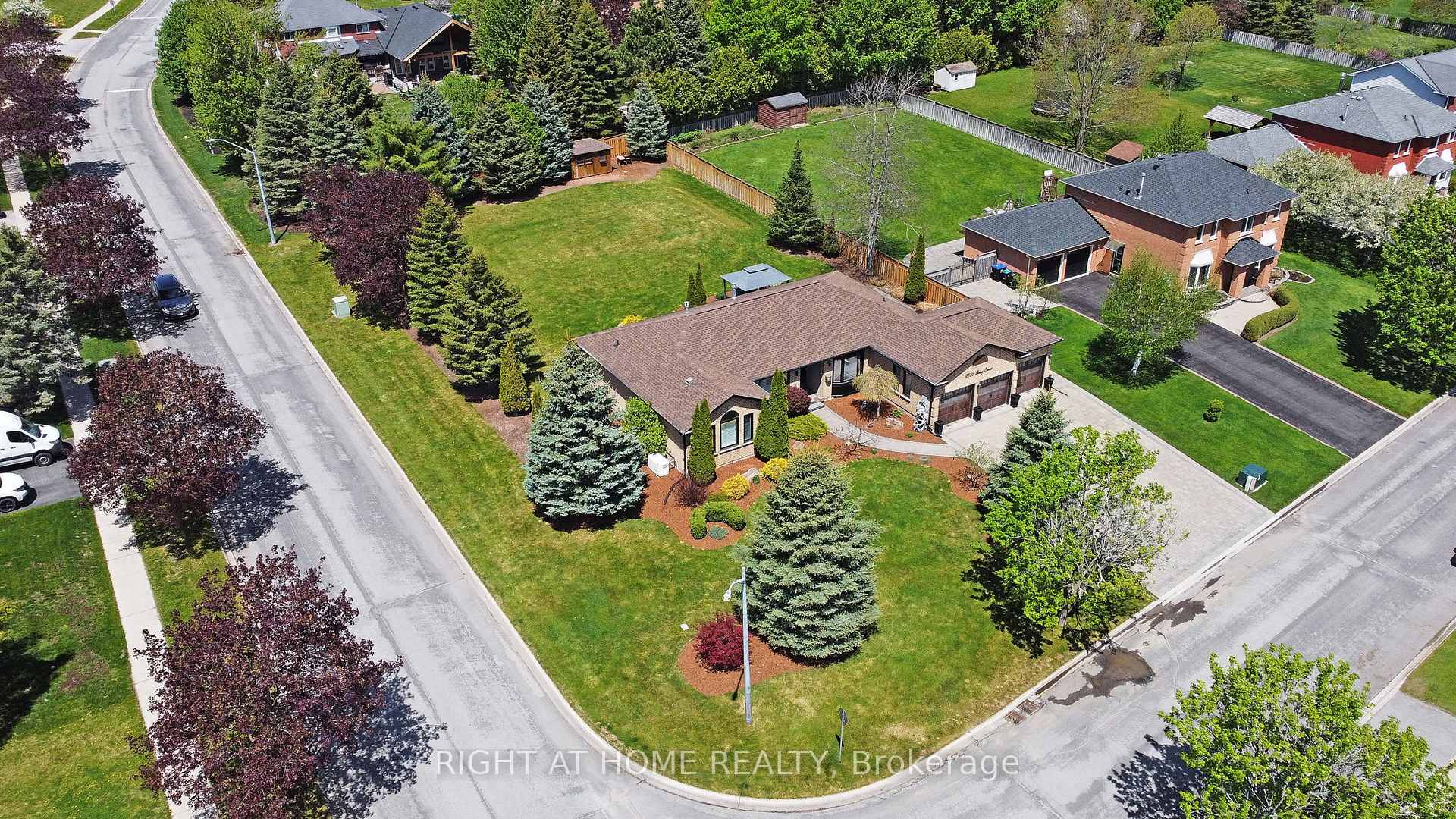 Photo 34 of 2706 Shering Crescent, Innisfil, Stroud — HOMEH