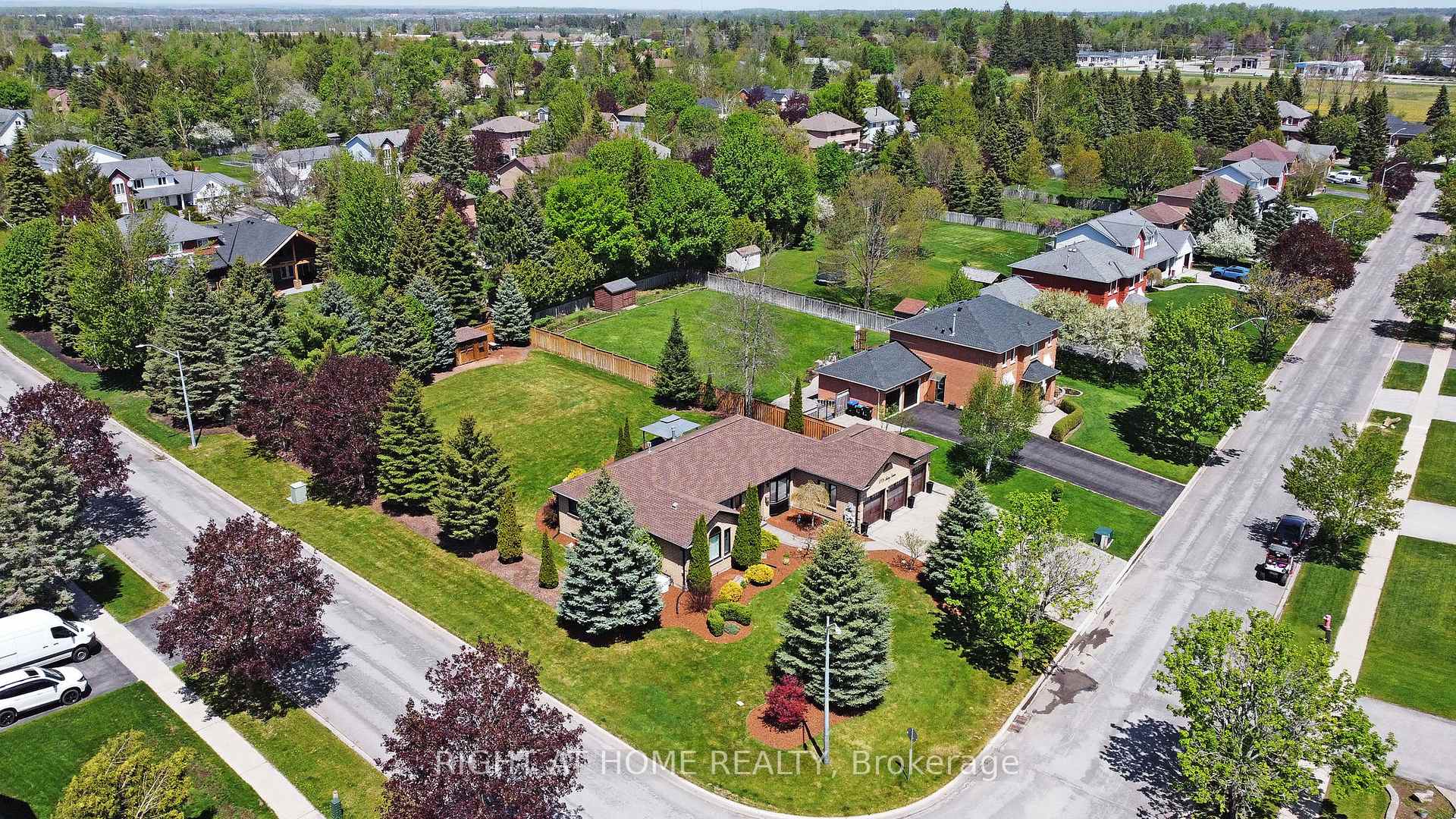 Photo 35 of 2706 Shering Crescent, Innisfil, Stroud — HOMEH