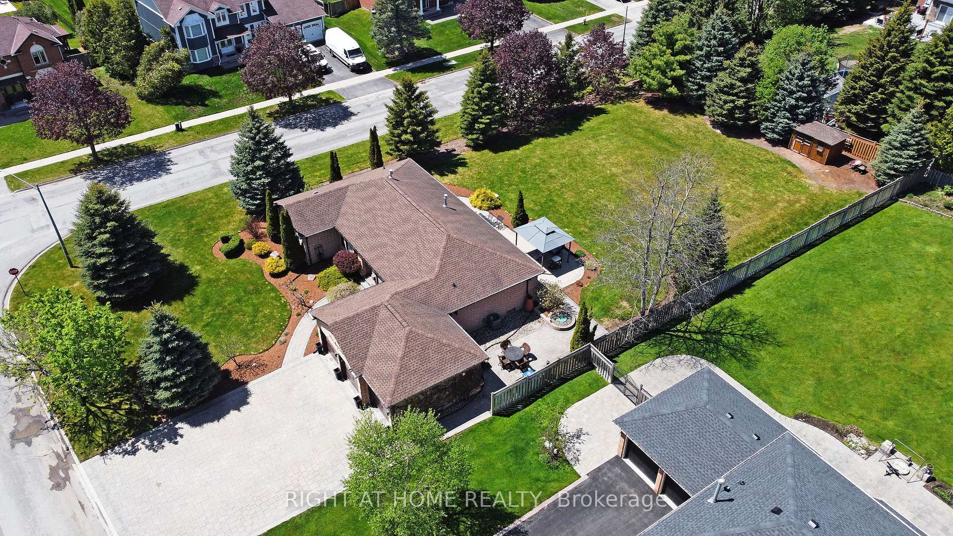 Photo 36 of 2706 Shering Crescent, Innisfil, Stroud — HOMEH