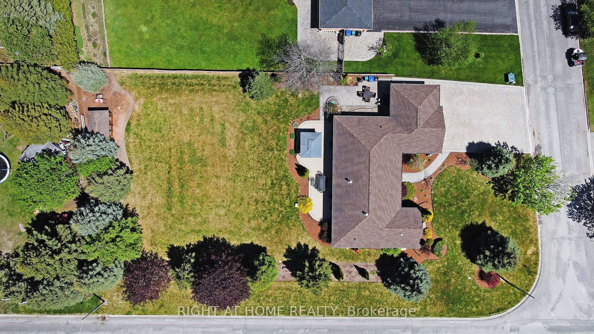 Photo 38 of 2706 Shering Crescent, Innisfil, Stroud — HOMEH
