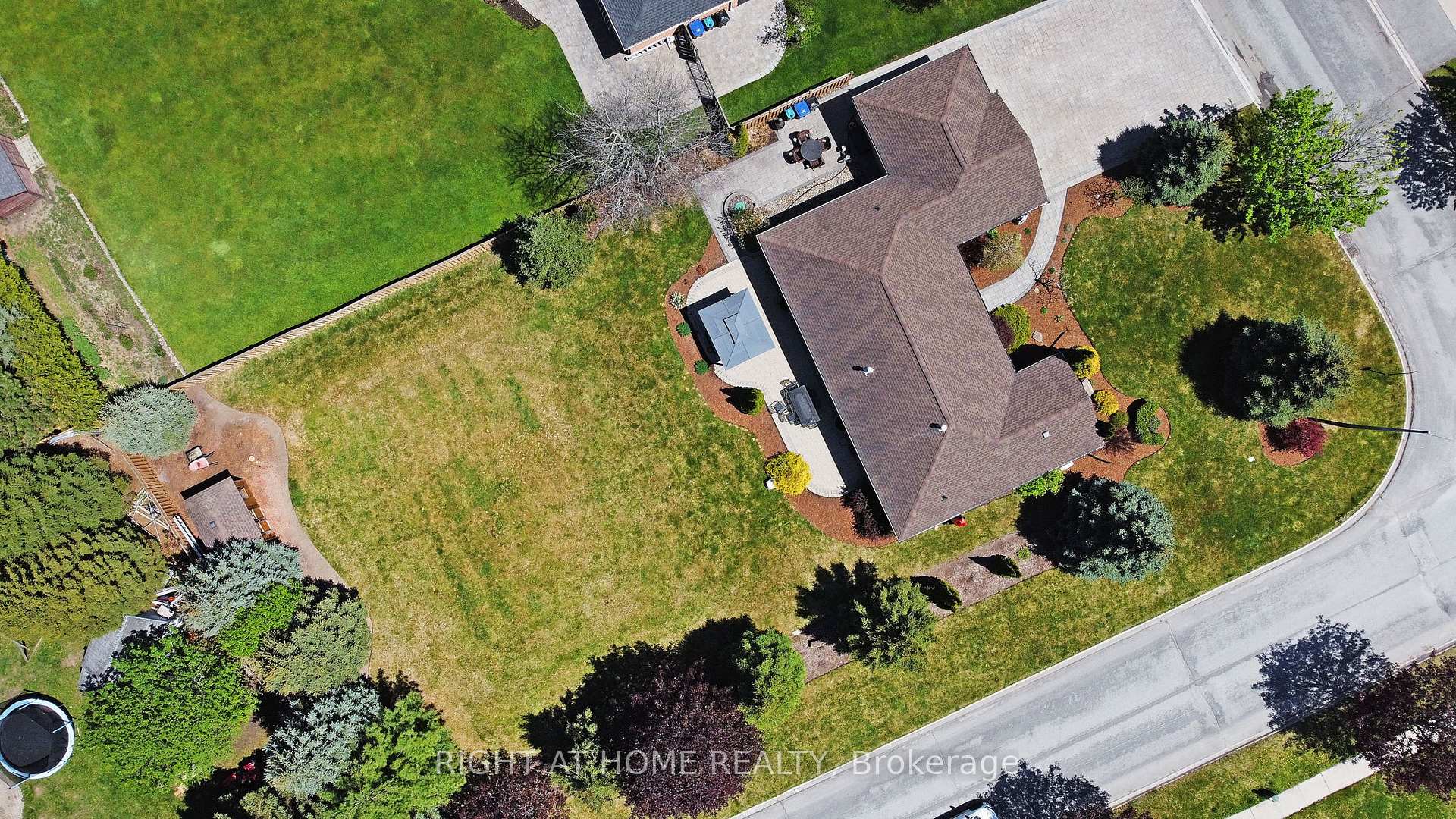 Photo 39 of 2706 Shering Crescent, Innisfil, Stroud — HOMEH