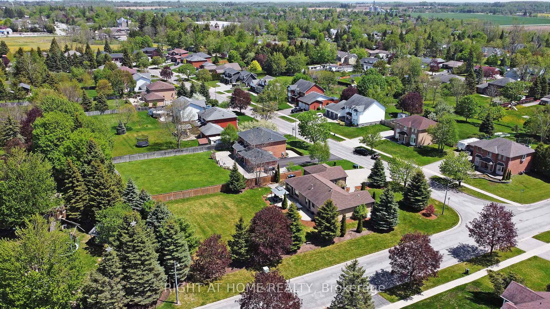 Photo 46 of 2706 Shering Crescent, Innisfil, Stroud — HOMEH