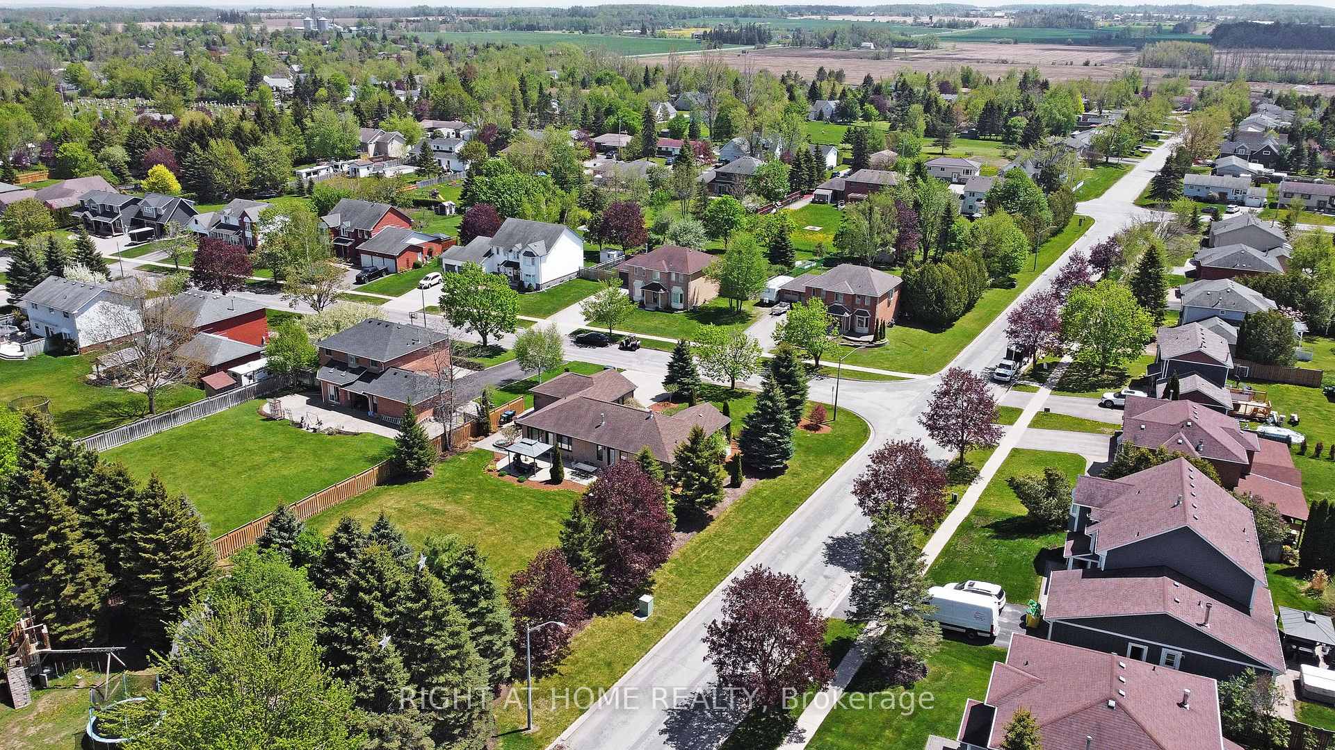 Photo 47 of 2706 Shering Crescent, Innisfil, Stroud — HOMEH