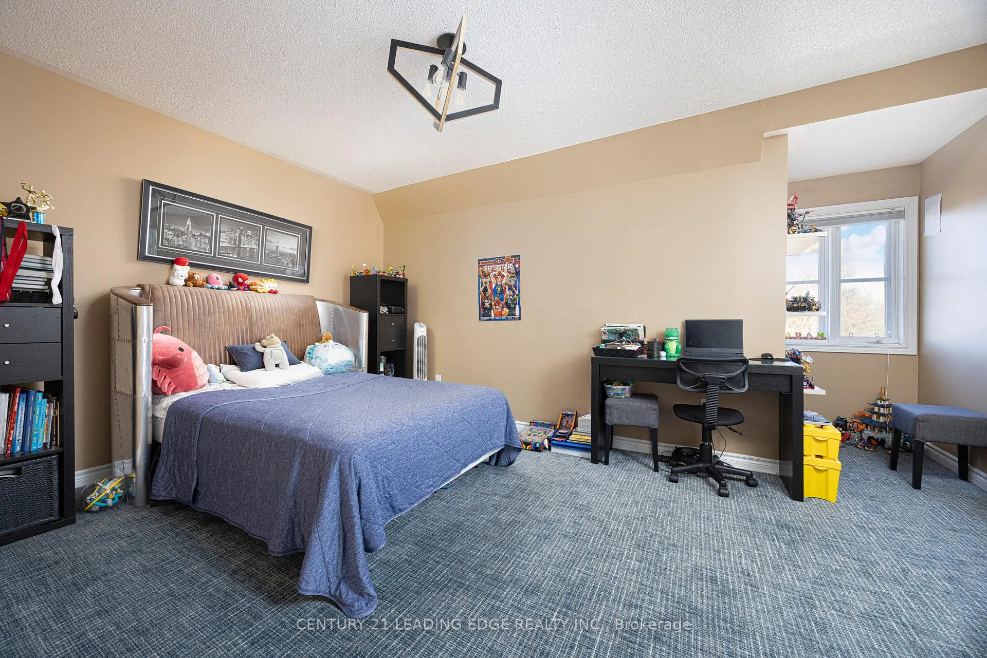 Photo 23 of 29 Bullock Drive, Markham, Old Markham Village — HOMEH
