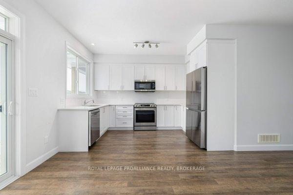 Photo 15 of 129 Superior Drive, Loyalist, Amherstview — HOMEH