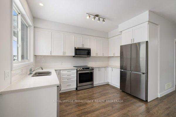 Photo 18 of 129 Superior Drive, Loyalist, Amherstview — HOMEH