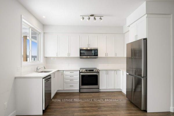 Photo 19 of 129 Superior Drive, Loyalist, Amherstview — HOMEH