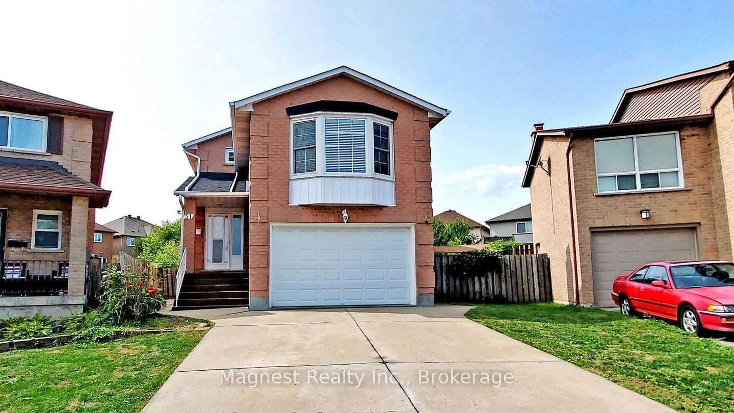 Photo 3 of 51 Russet Court, Hamilton, Stoney Creek — HOMEH