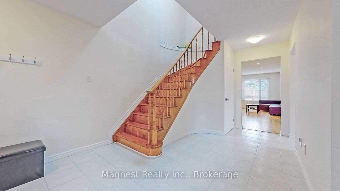 Photo 4 of 51 Russet Court, Hamilton, Stoney Creek — HOMEH