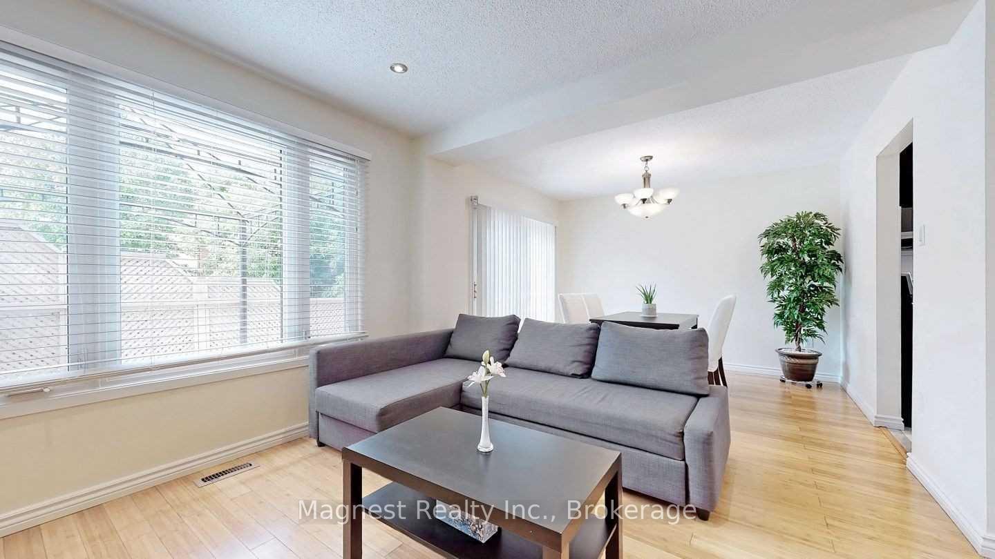 Photo 5 of 51 Russet Court, Hamilton, Stoney Creek — HOMEH