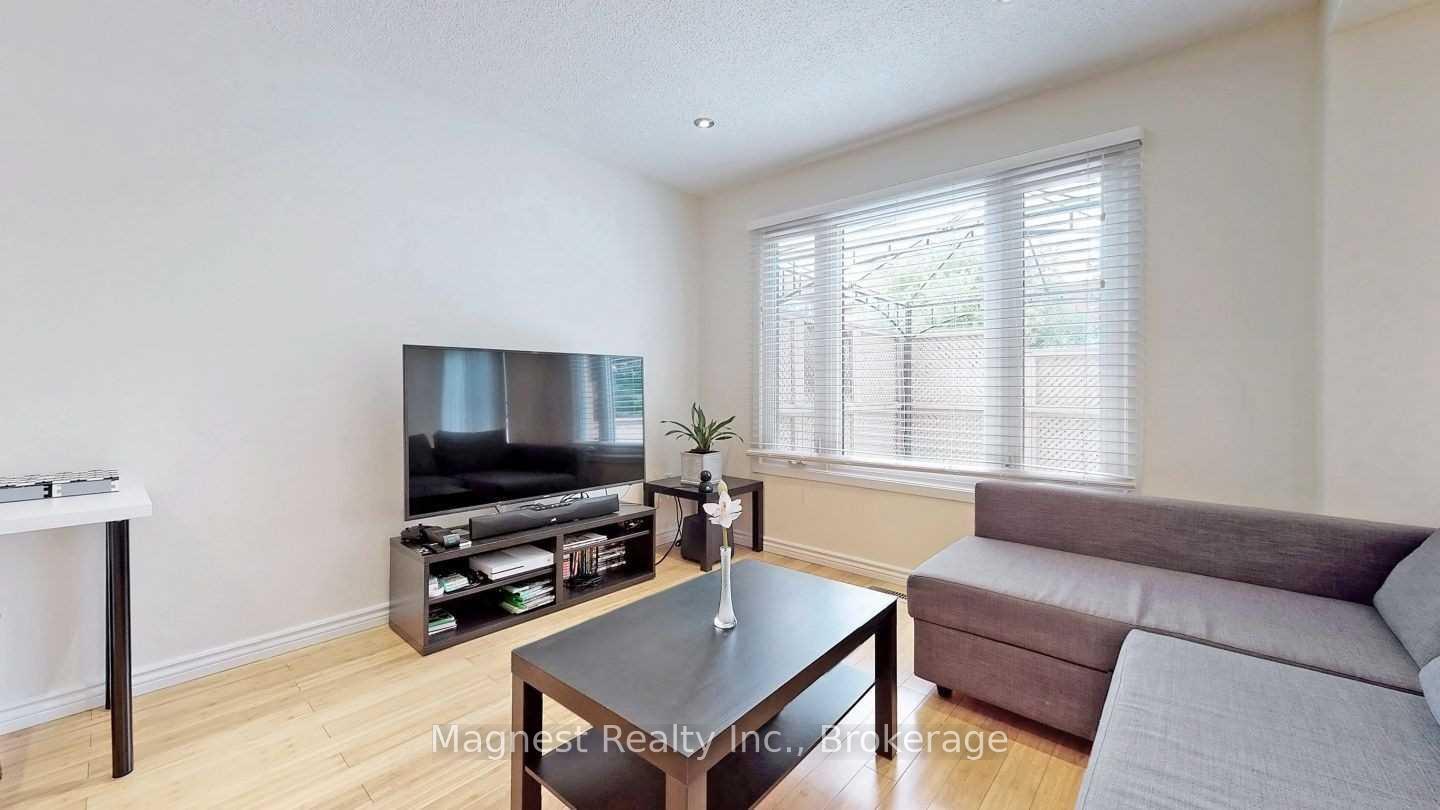 Photo 6 of 51 Russet Court, Hamilton, Stoney Creek — HOMEH