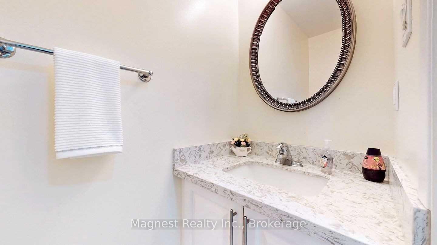 Photo 10 of 51 Russet Court, Hamilton, Stoney Creek — HOMEH