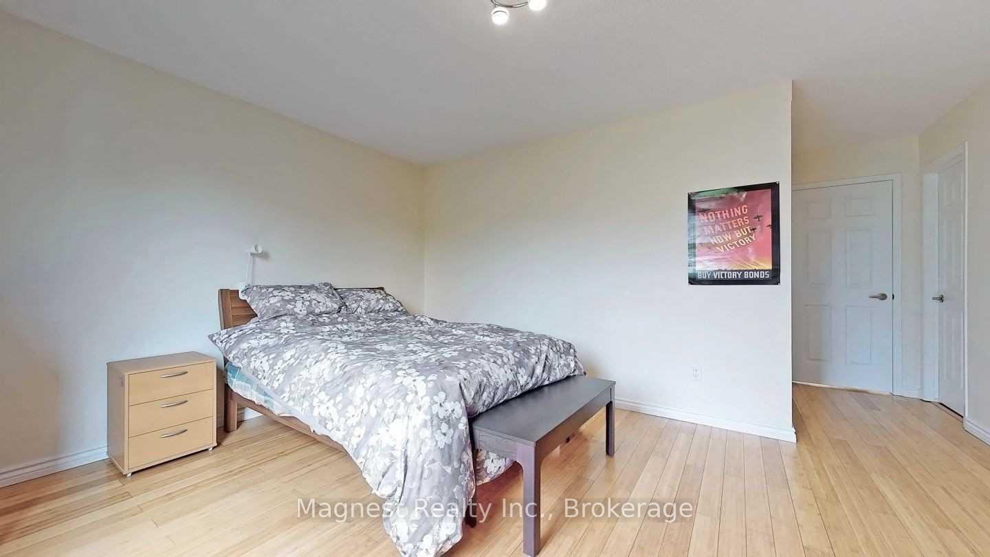 Photo 11 of 51 Russet Court, Hamilton, Stoney Creek — HOMEH