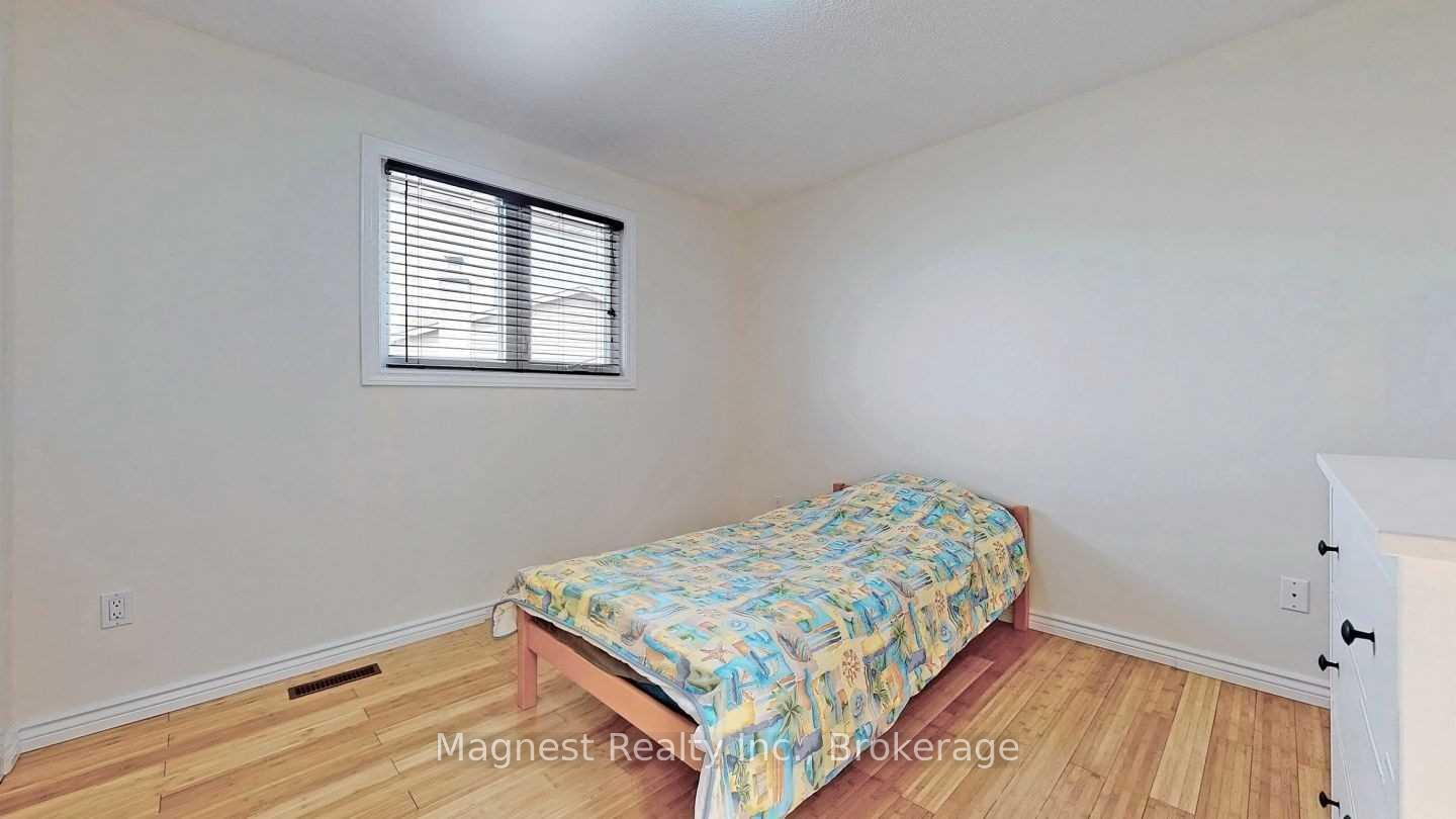 Photo 12 of 51 Russet Court, Hamilton, Stoney Creek — HOMEH