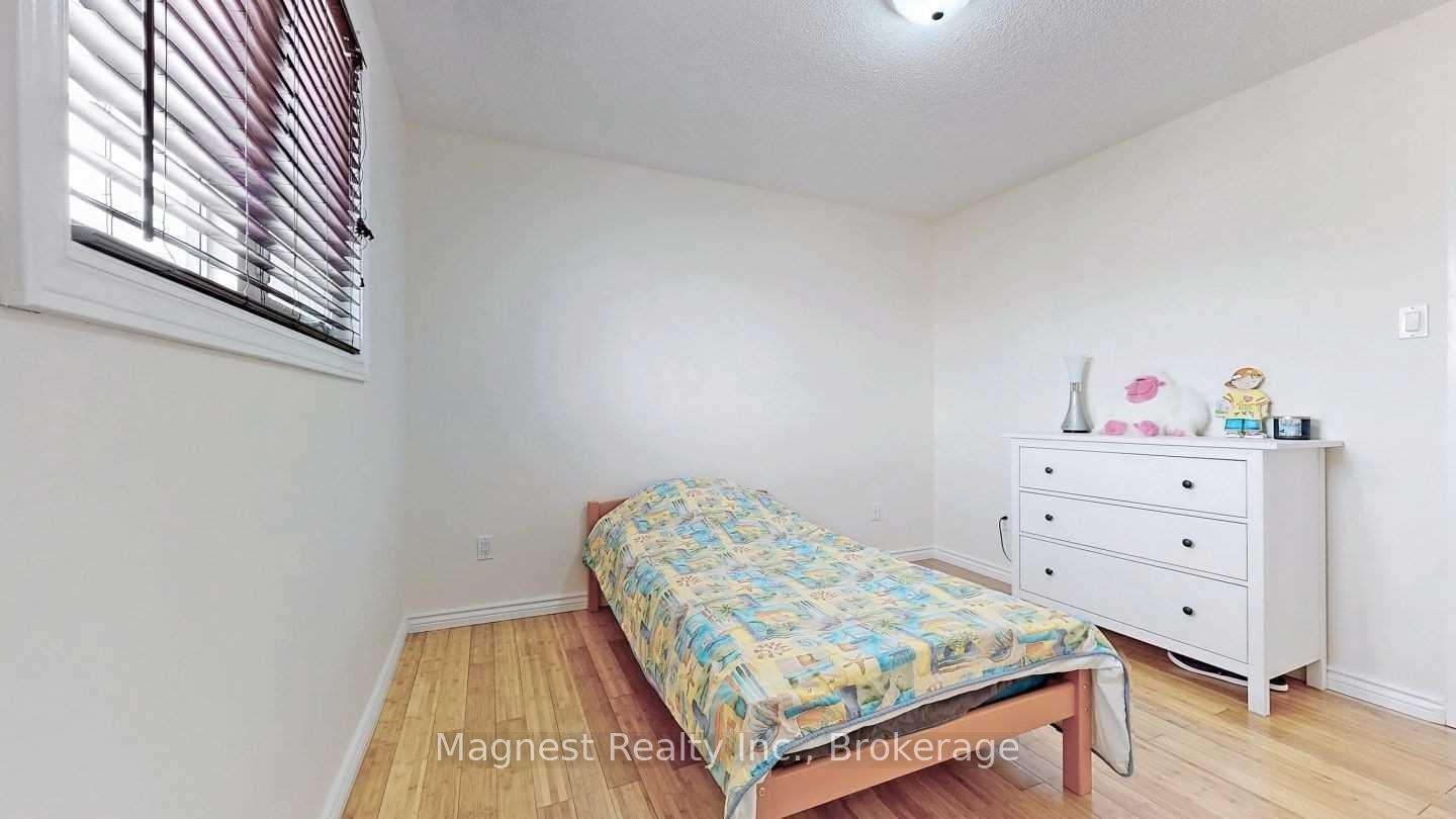 Photo 13 of 51 Russet Court, Hamilton, Stoney Creek — HOMEH
