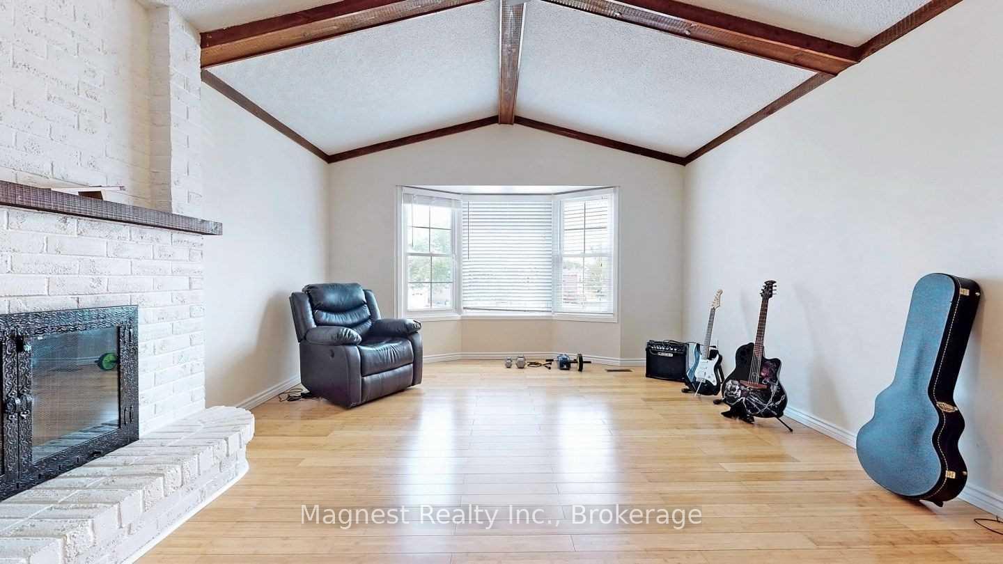Photo 17 of 51 Russet Court, Hamilton, Stoney Creek — HOMEH