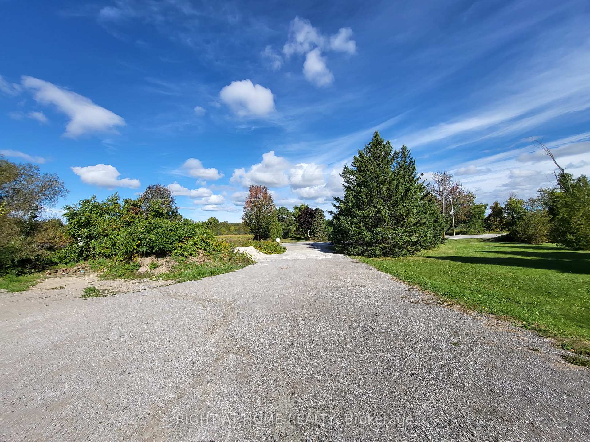 Photo 3 of 1941 7th Line, Innisfil, Rural Innisfil — HOMEH