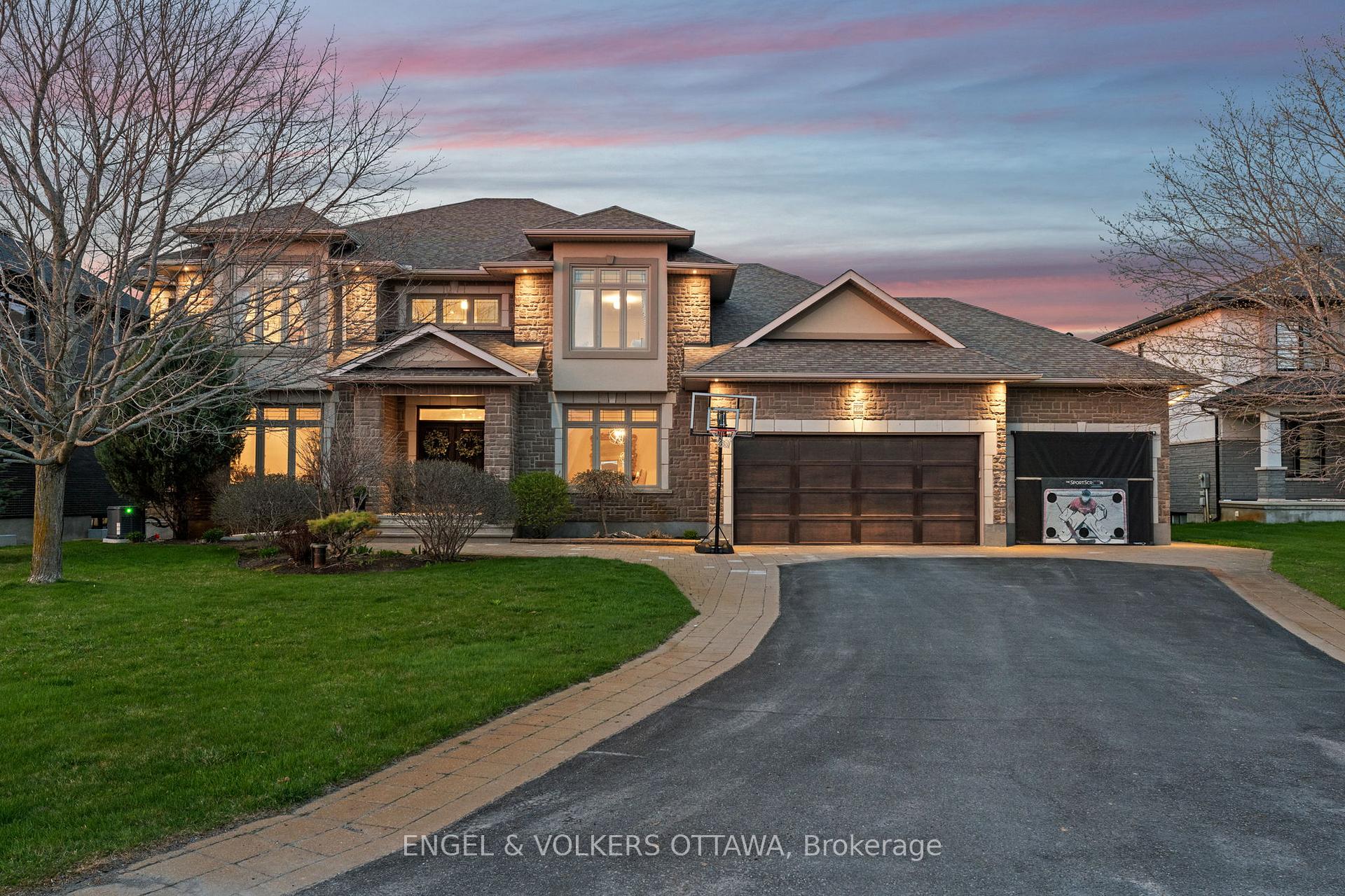 Front of 450 Lockmaster Crescent