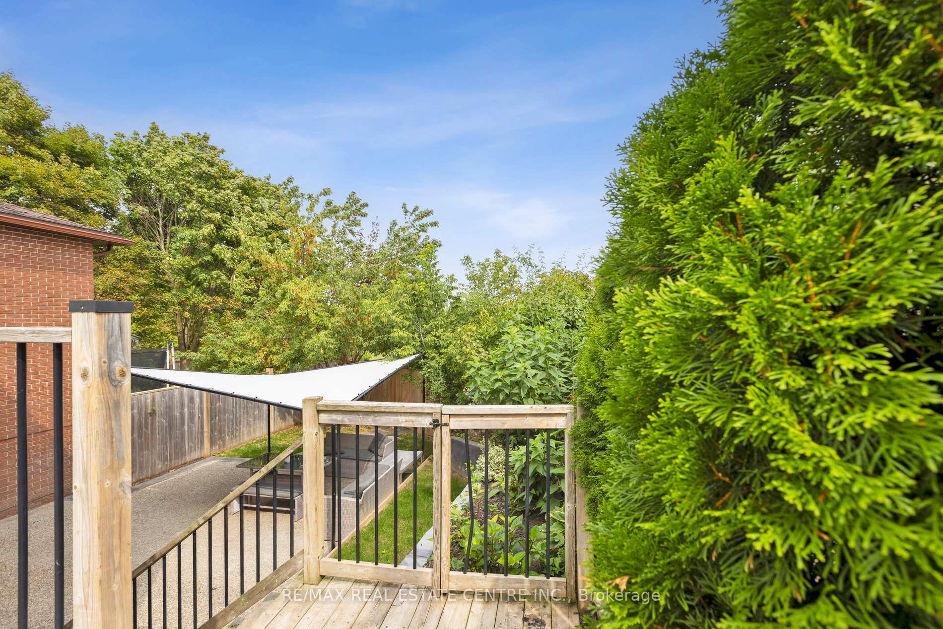 Photo 7 of 122 Mooregate Crescent, Kitchener — HOMEH