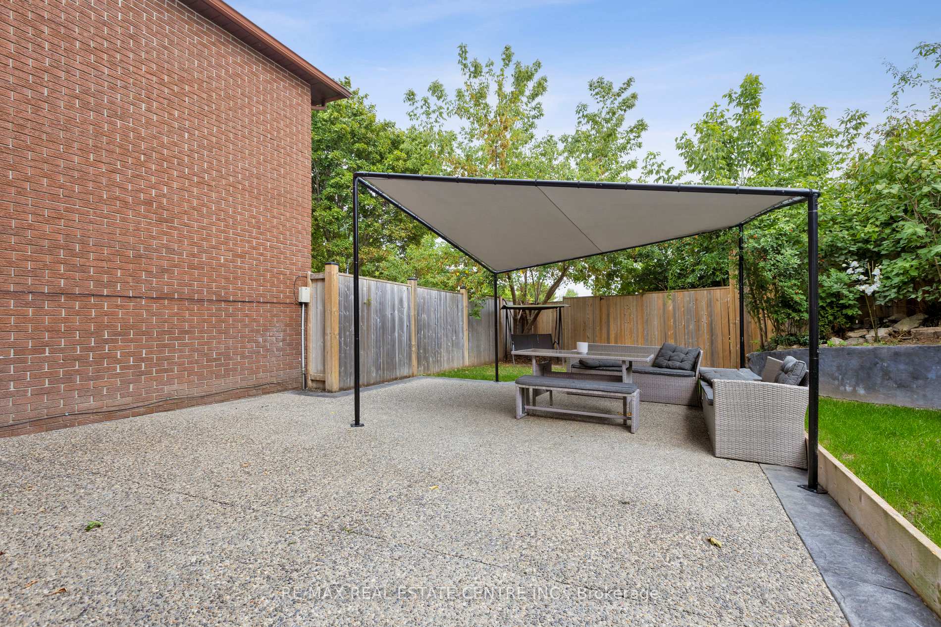 Photo 8 of 122 Mooregate Crescent, Kitchener — HOMEH