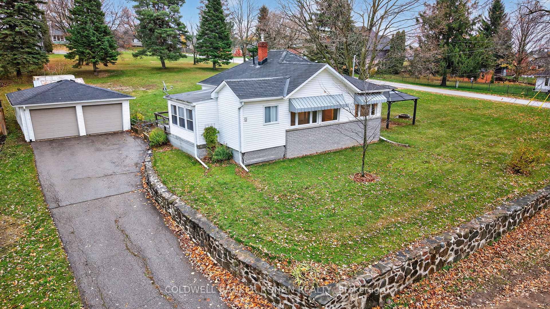 Photo 2 of 3 Cook Avenue, Innisfil, Cookstown — HOMEH
