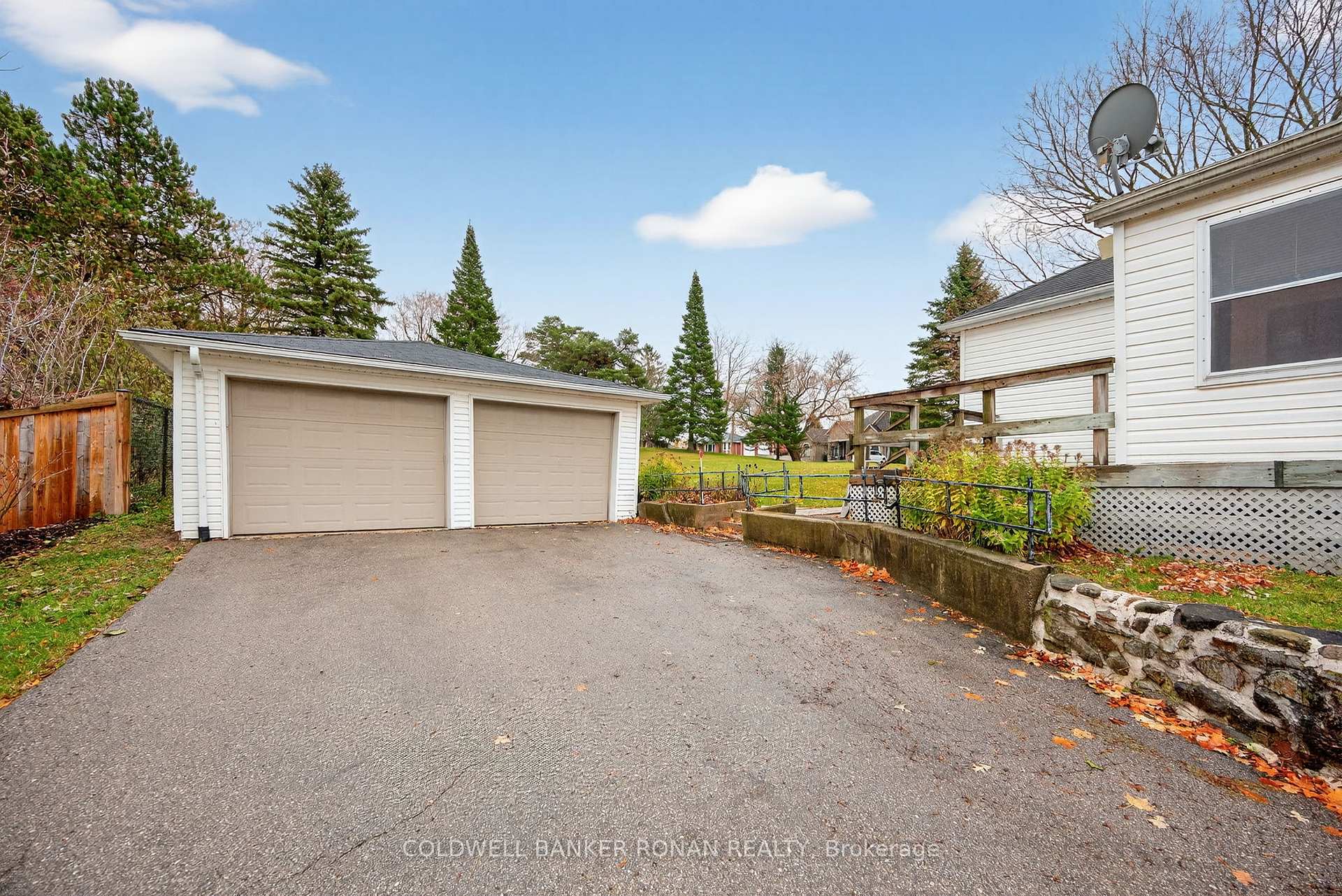 Photo 3 of 3 Cook Avenue, Innisfil, Cookstown — HOMEH