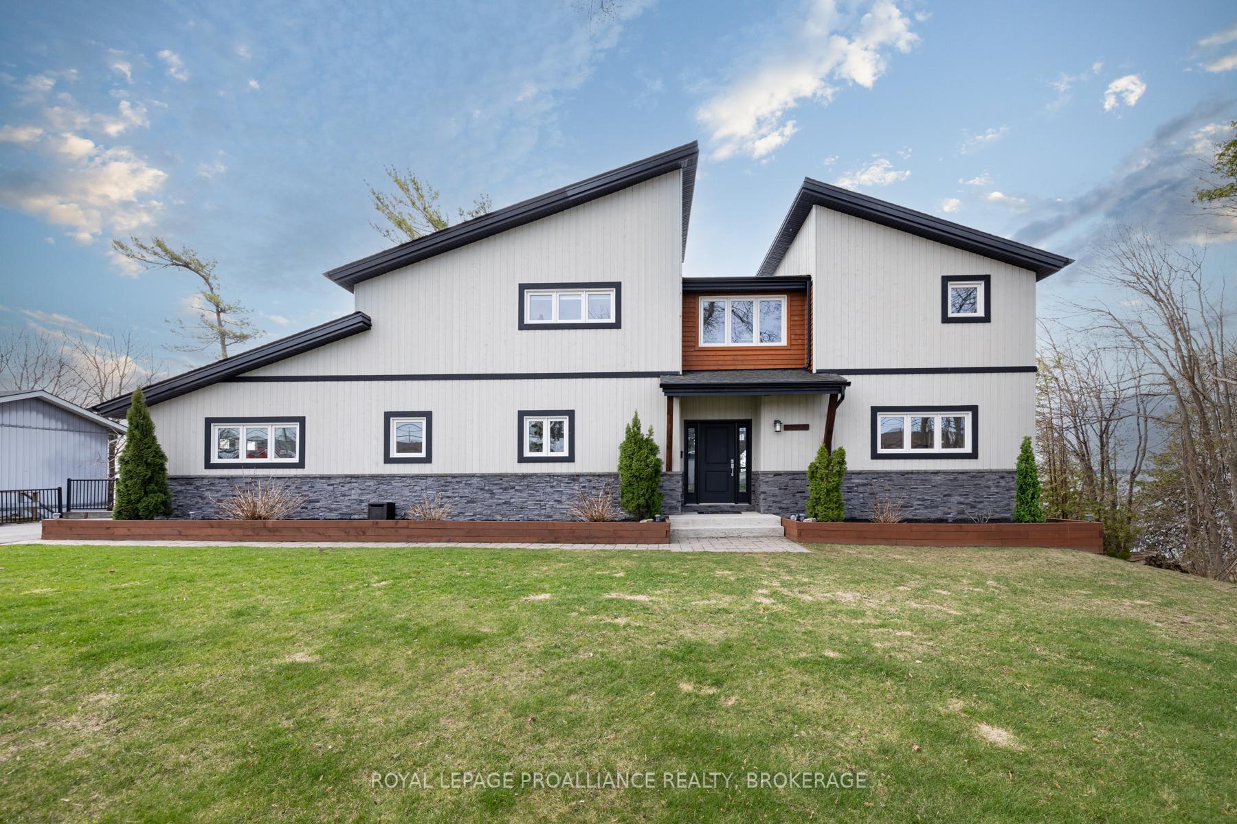 Photo 2 of 4506 Bath Road, Loyalist, Amherstview — HOMEH