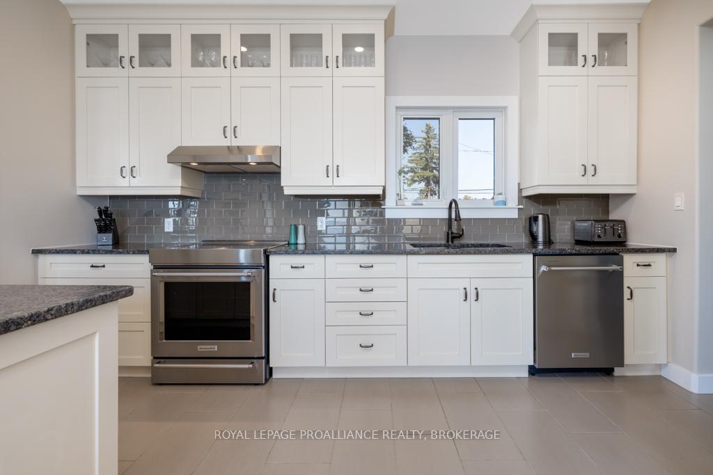 Photo 11 of 4506 Bath Road, Loyalist, Amherstview — HOMEH
