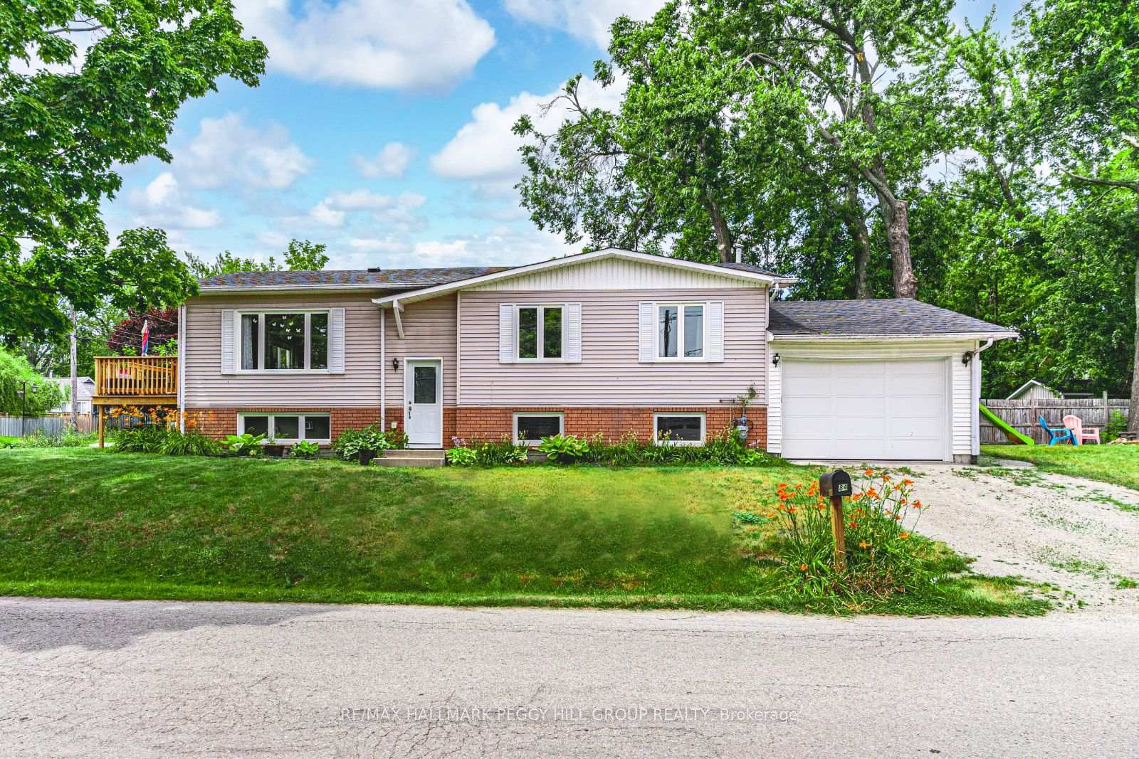 Photo 1 of 884 Maplewood Drive, Innisfil, Alcona — HOMEH