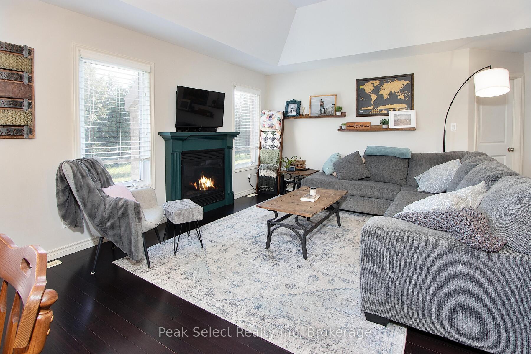 Photo 7 of 121 Watson Street, Lucan Biddulph, Lucan — HOMEH