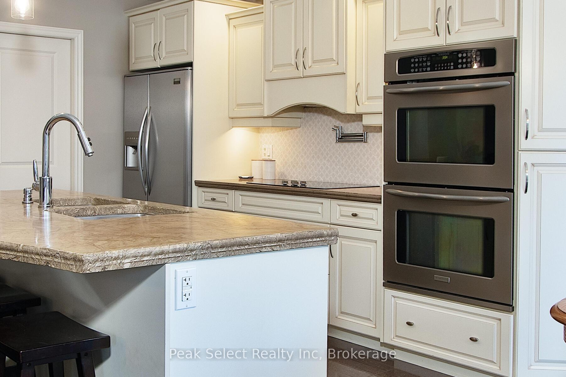 Photo 13 of 121 Watson Street, Lucan Biddulph, Lucan — HOMEH
