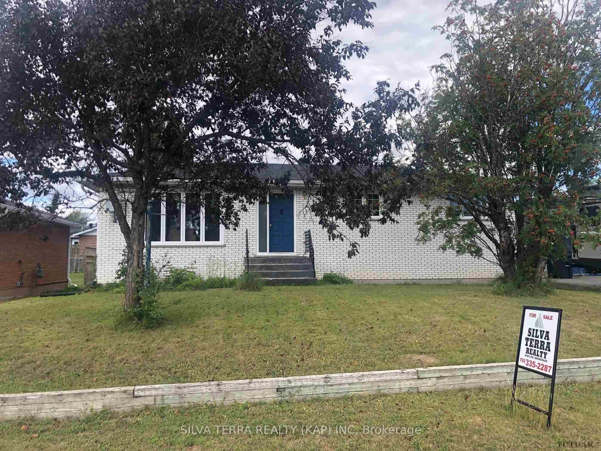 Photo 1 of 33 Clark Street, Kapuskasing — HOMEH