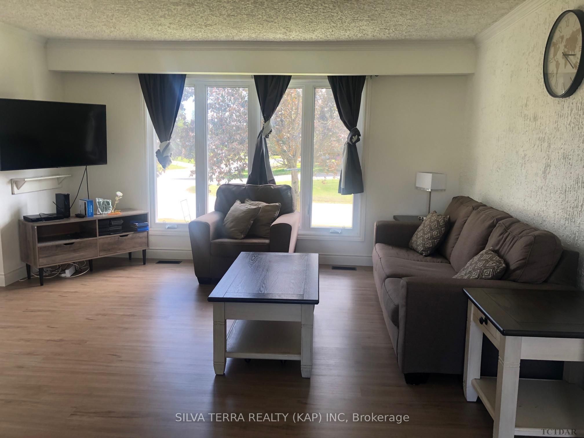 Photo 9 of 33 Clark Street, Kapuskasing — HOMEH
