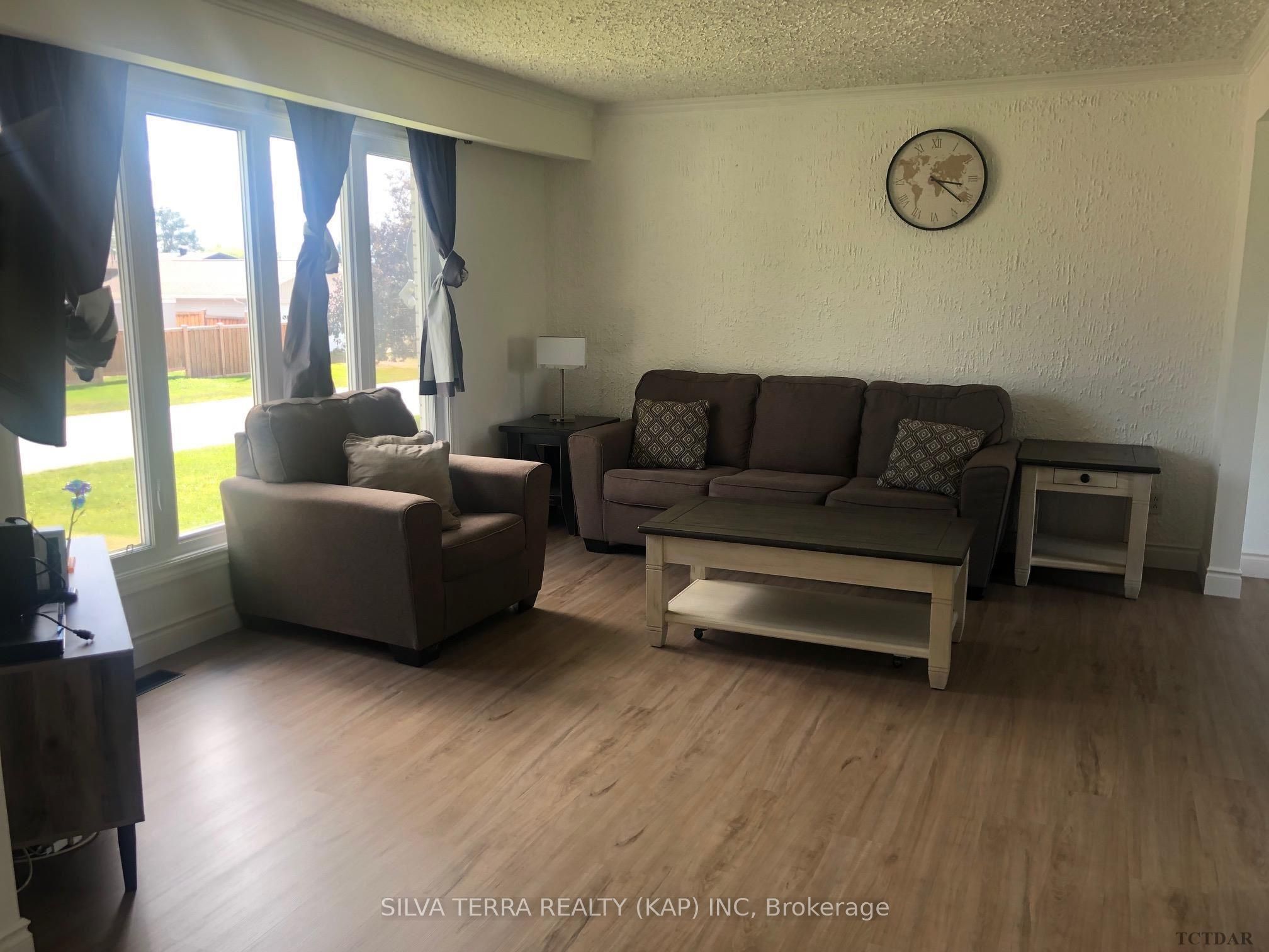 Photo 10 of 33 Clark Street, Kapuskasing — HOMEH