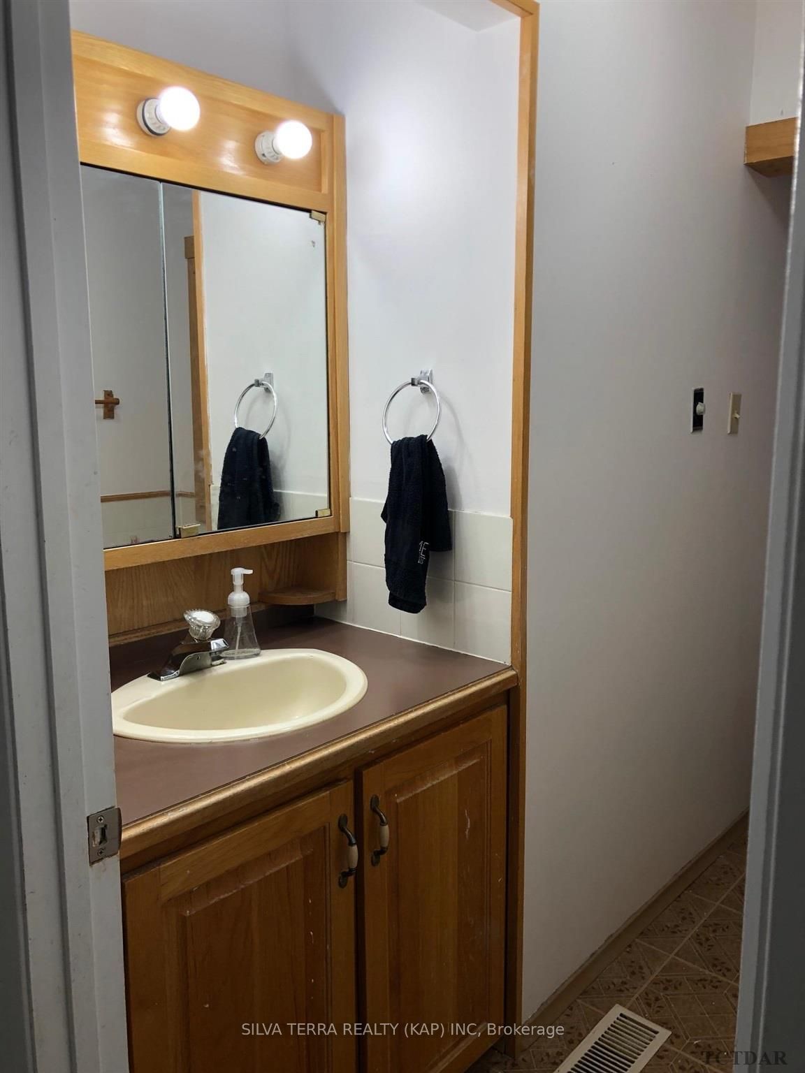 Photo 17 of 33 Clark Street, Kapuskasing — HOMEH