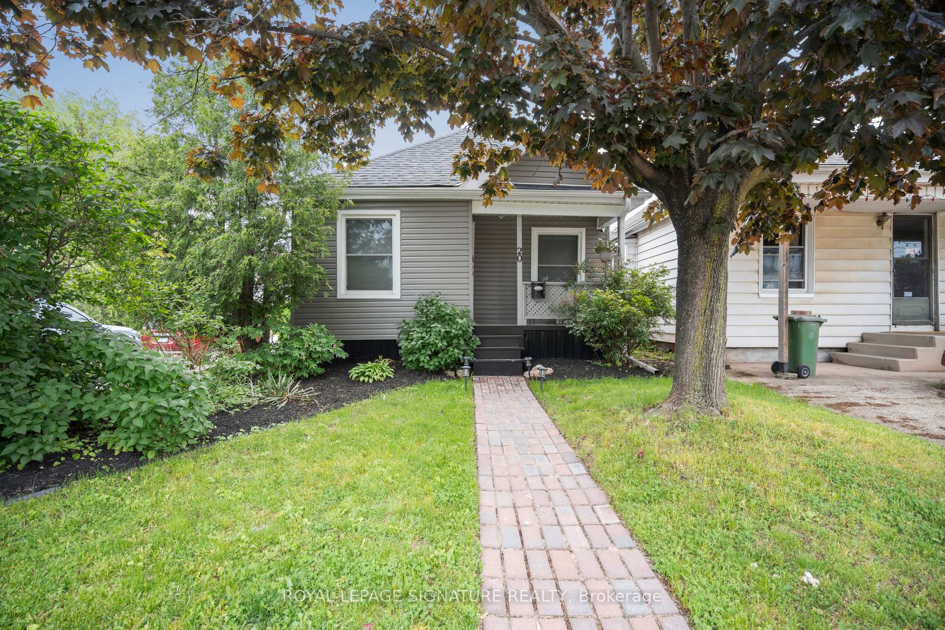 Photo 1 of 20 Robins Avenue, Hamilton, Crown Point — HOMEH
