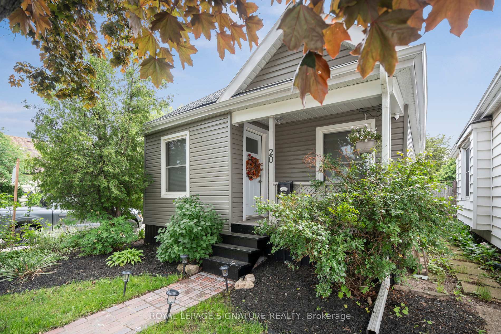 Photo 3 of 20 Robins Avenue, Hamilton, Crown Point — HOMEH