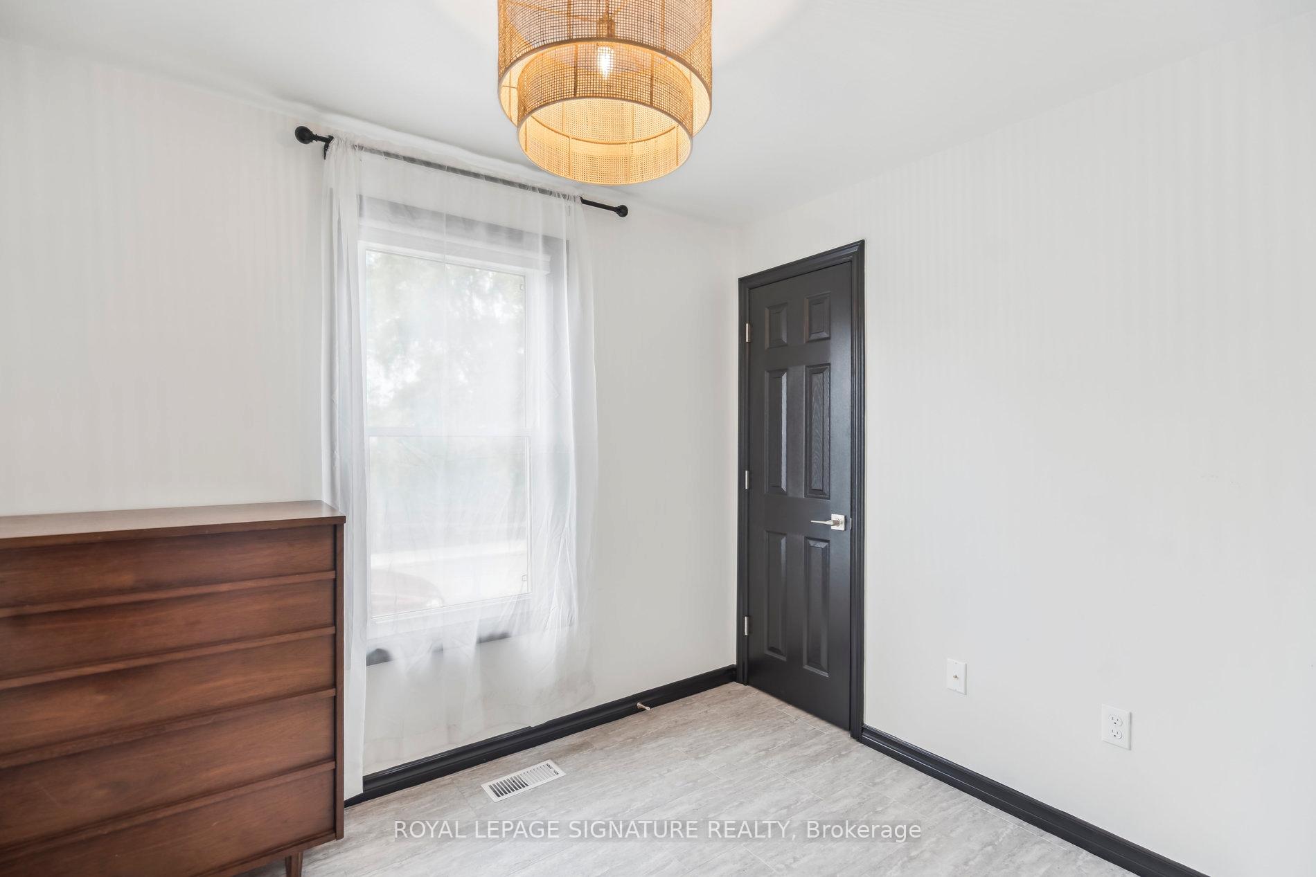 Photo 13 of 20 Robins Avenue, Hamilton, Crown Point — HOMEH