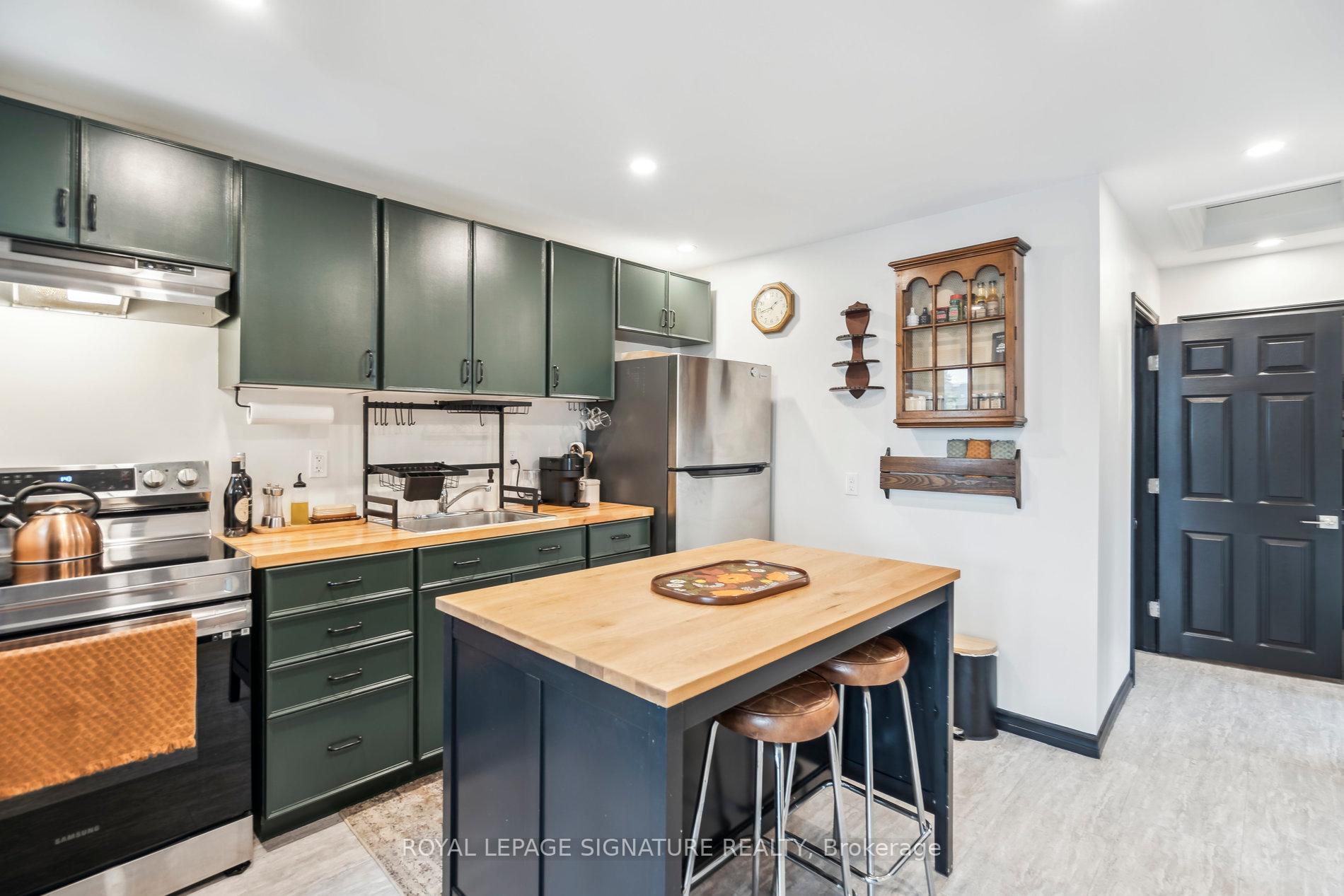 Photo 21 of 20 Robins Avenue, Hamilton, Crown Point — HOMEH