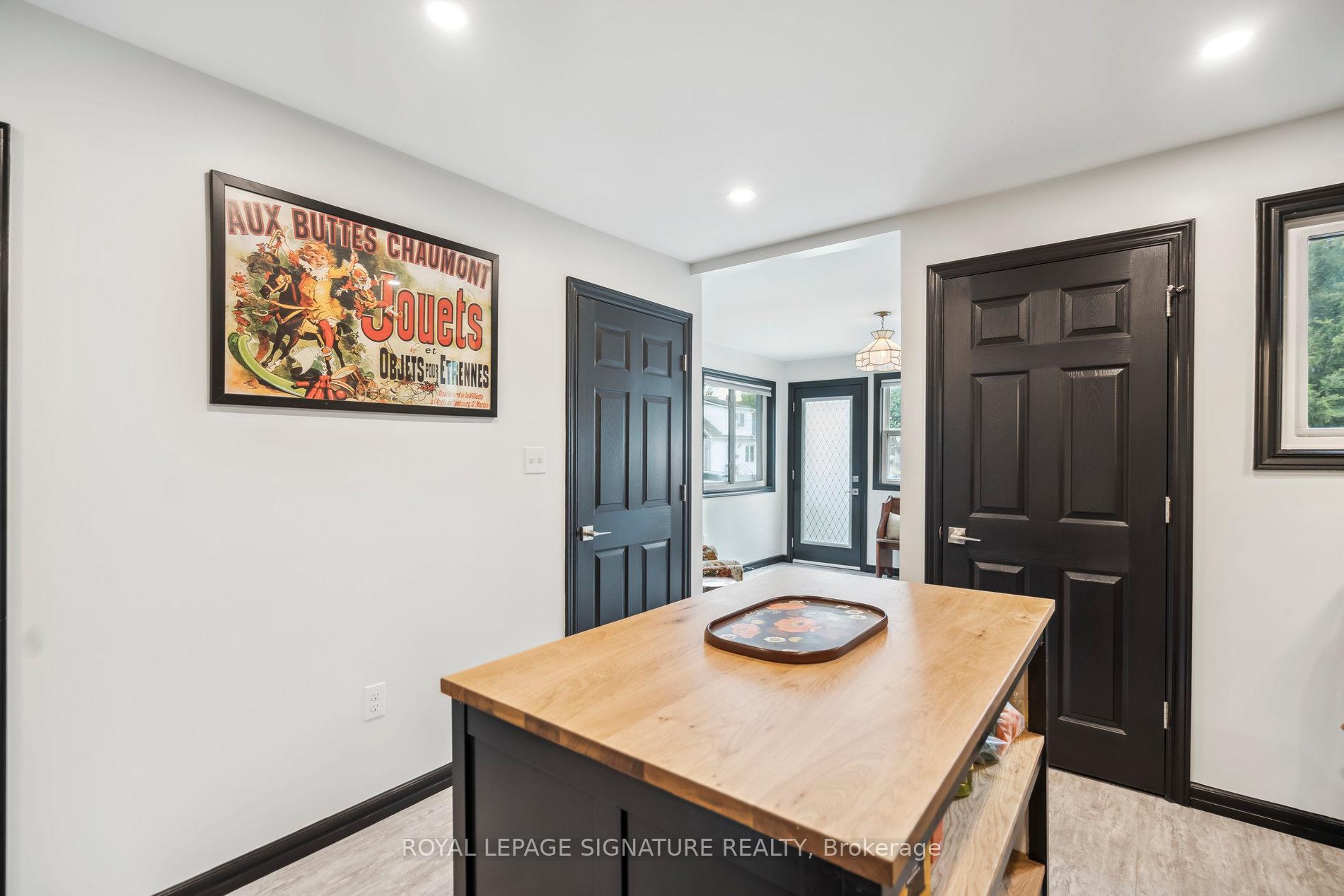 Photo 23 of 20 Robins Avenue, Hamilton, Crown Point — HOMEH