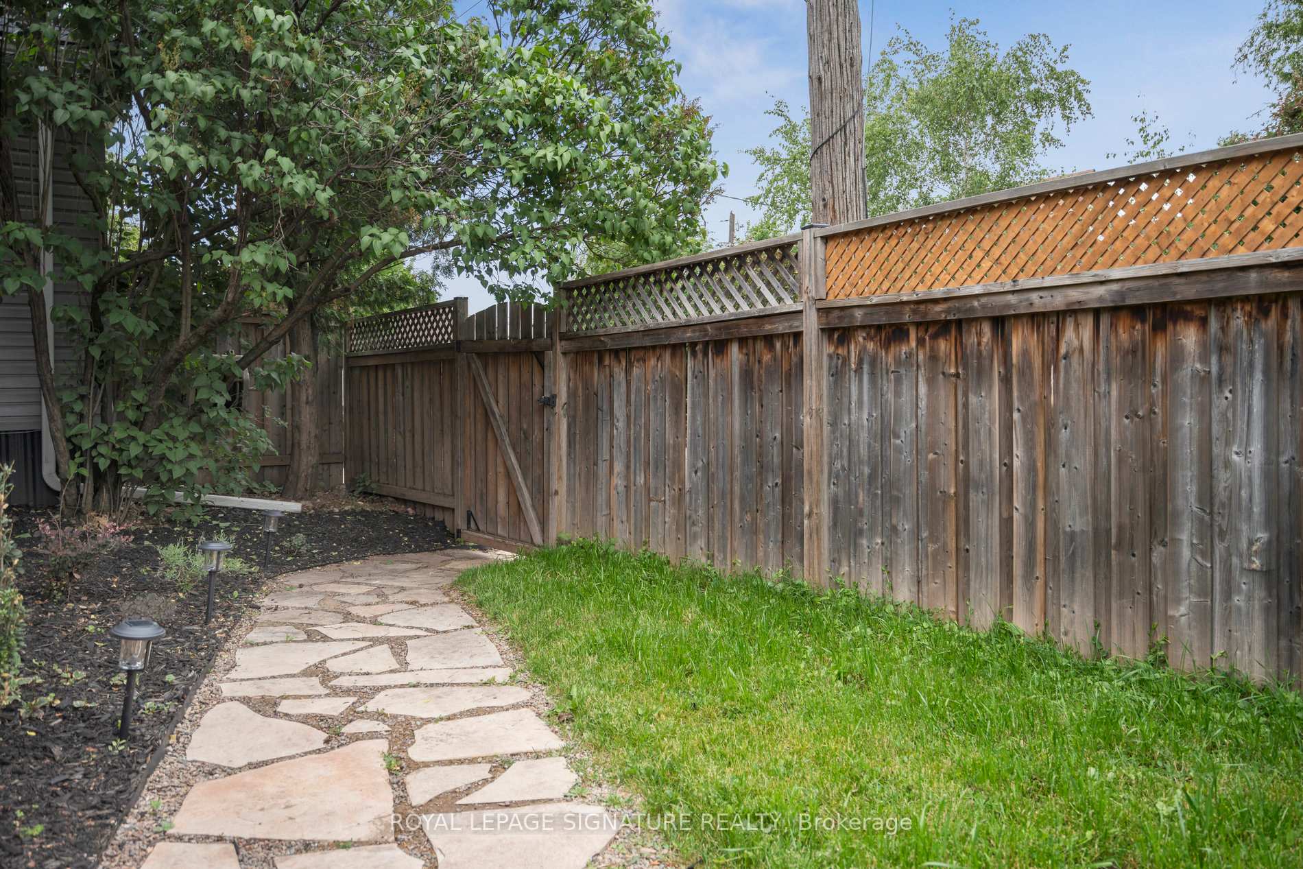 Photo 31 of 20 Robins Avenue, Hamilton, Crown Point — HOMEH