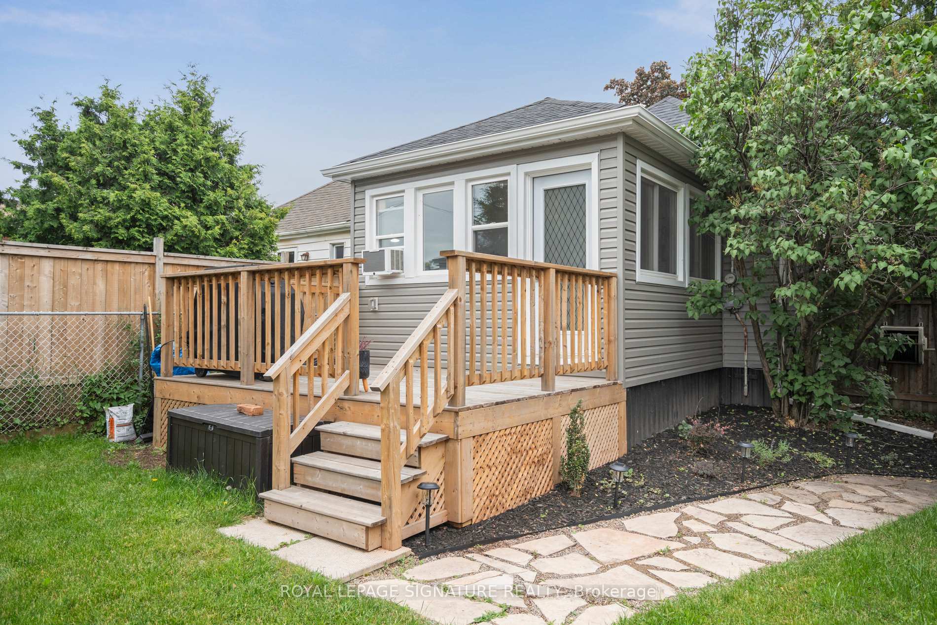Photo 34 of 20 Robins Avenue, Hamilton, Crown Point — HOMEH