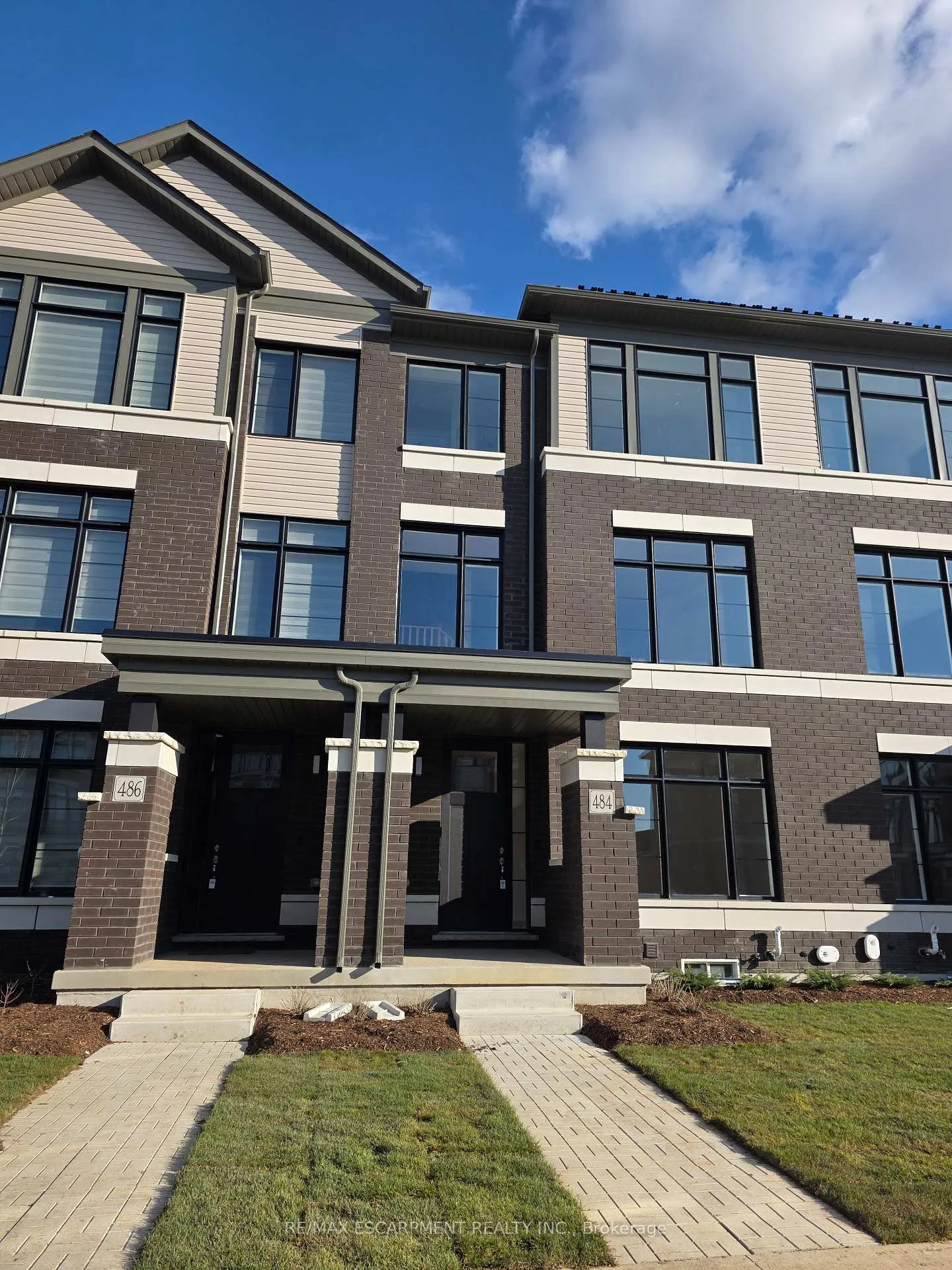 Photo 2 of 484 Provident Way, Hamilton, Mount Hope — HOMEH
