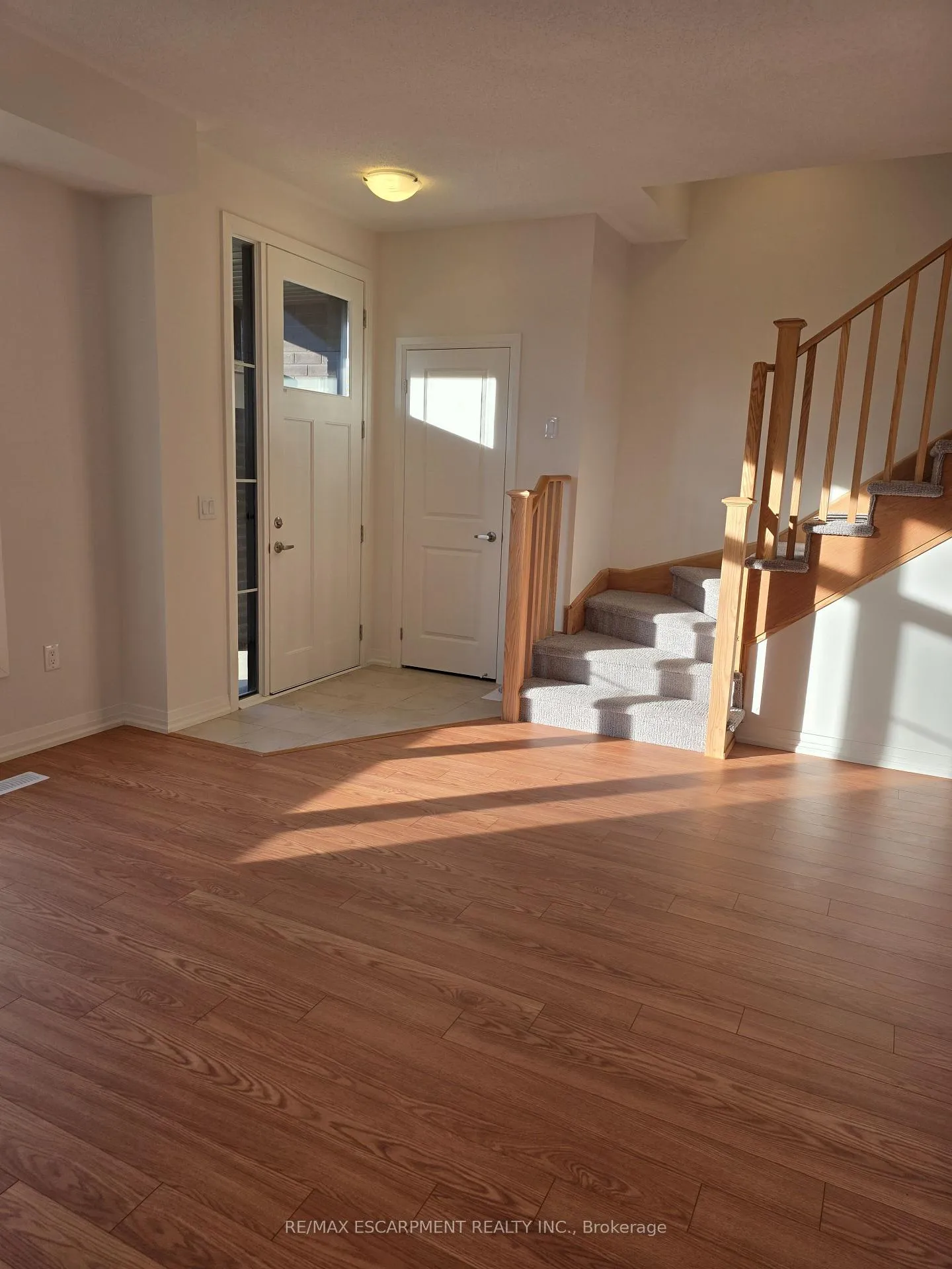 Photo 10 of 484 Provident Way, Hamilton, Mount Hope — HOMEH