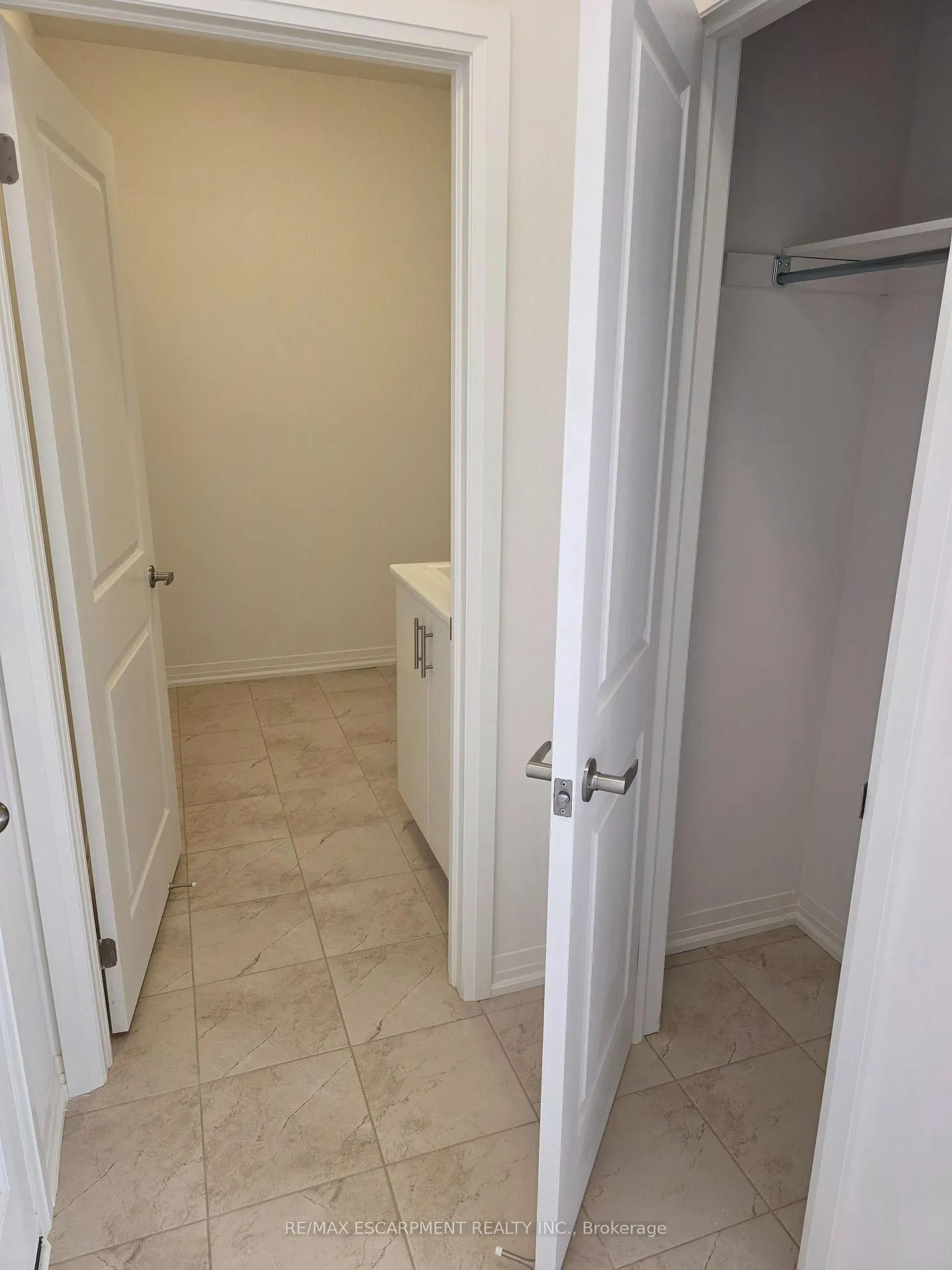 Photo 14 of 484 Provident Way, Hamilton, Mount Hope — HOMEH
