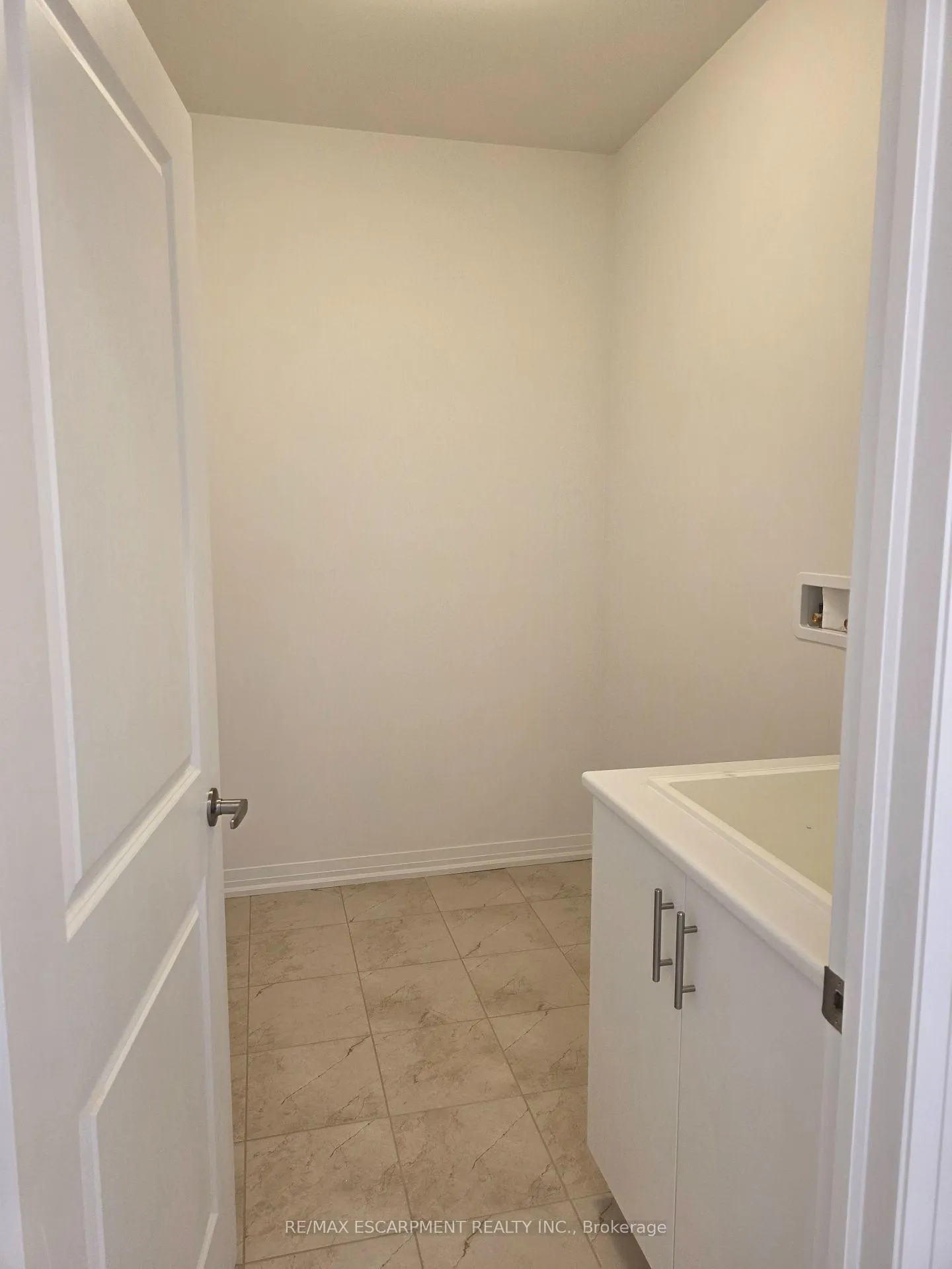 Photo 15 of 484 Provident Way, Hamilton, Mount Hope — HOMEH